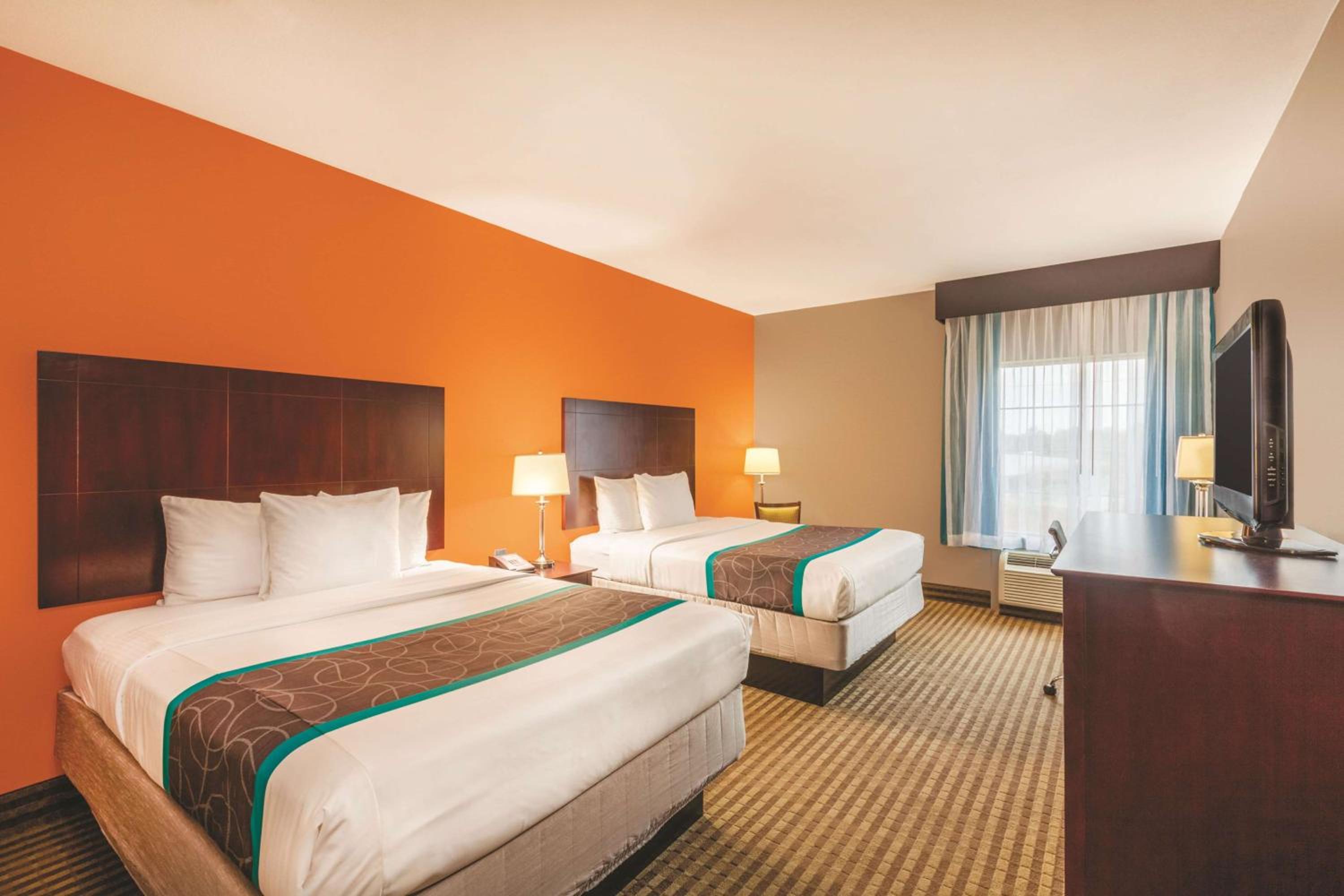 Deluxe Queen Room with Two Queen Beds - Photo 2