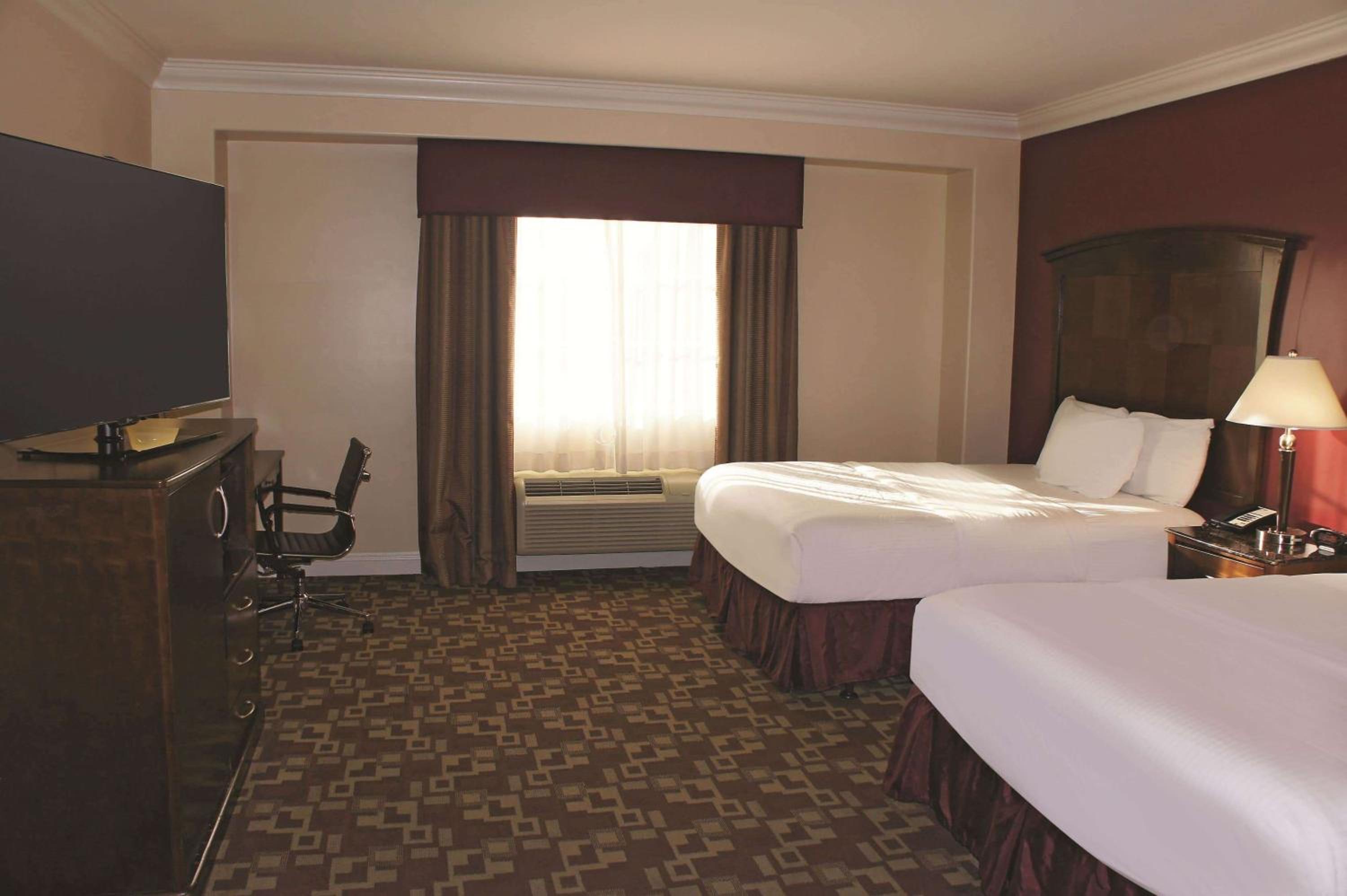 Queen Room with Two Queen Beds and Roll-In Shower - Mobility/Hearing Accessible - Non-Smoking photo 1