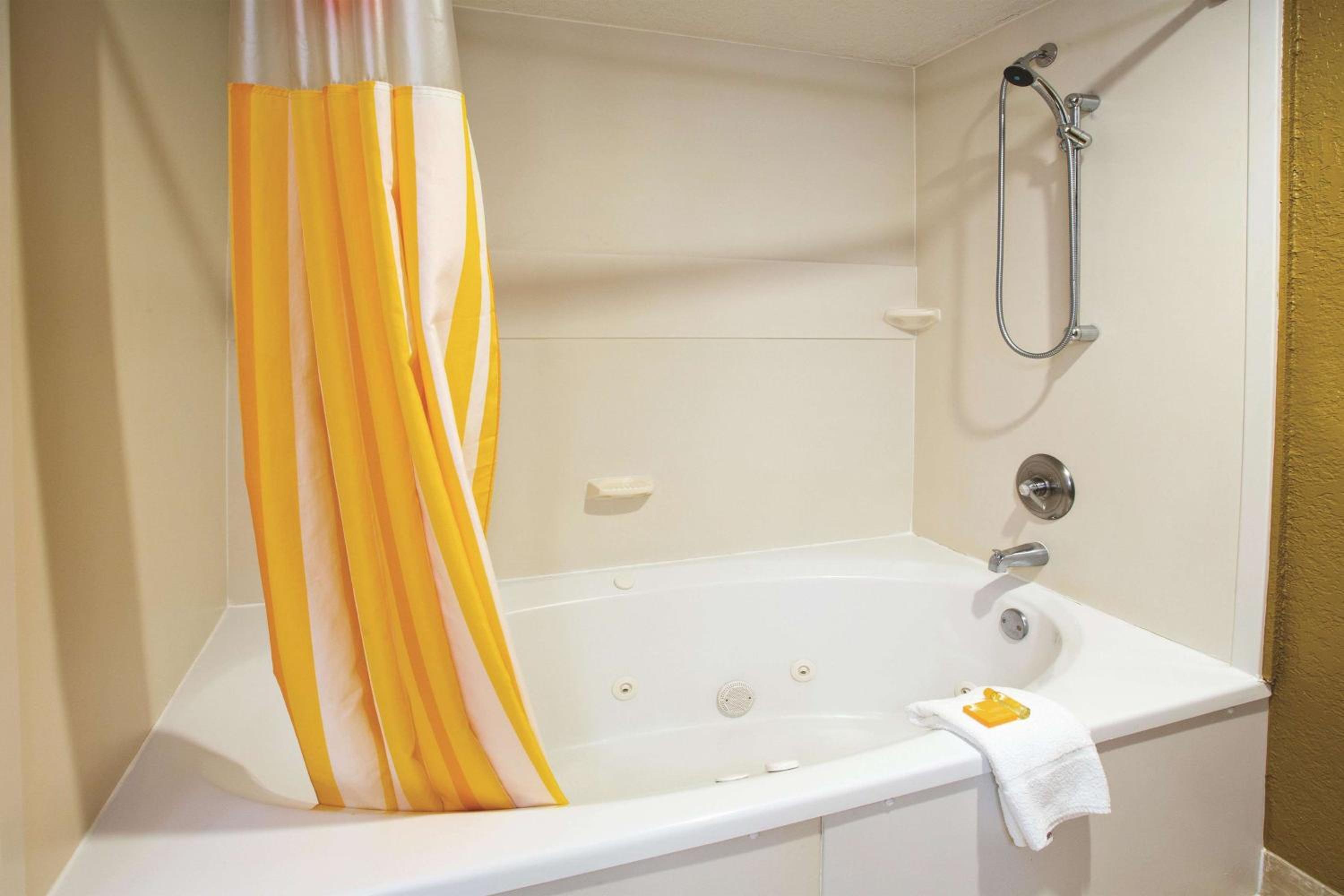 King Room with Spa Bath photo 2