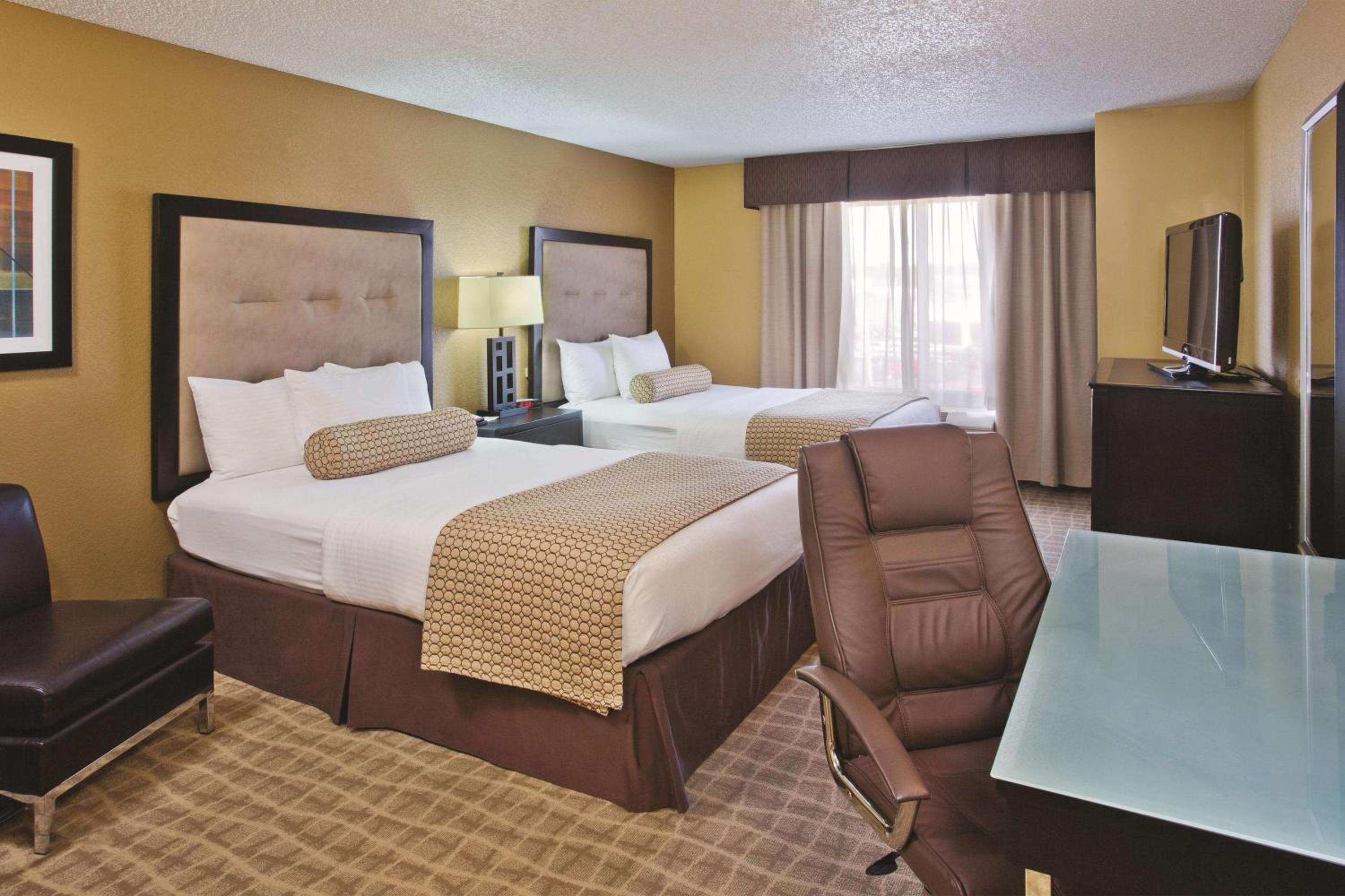 Room with Two Double Beds - Photo 1