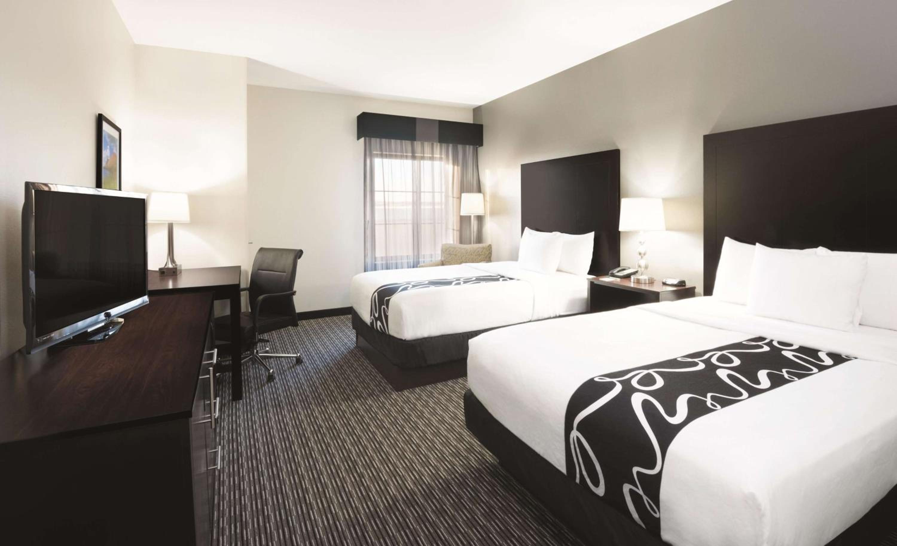 Queen Room with Two Queen Beds - Disability Access photo 2