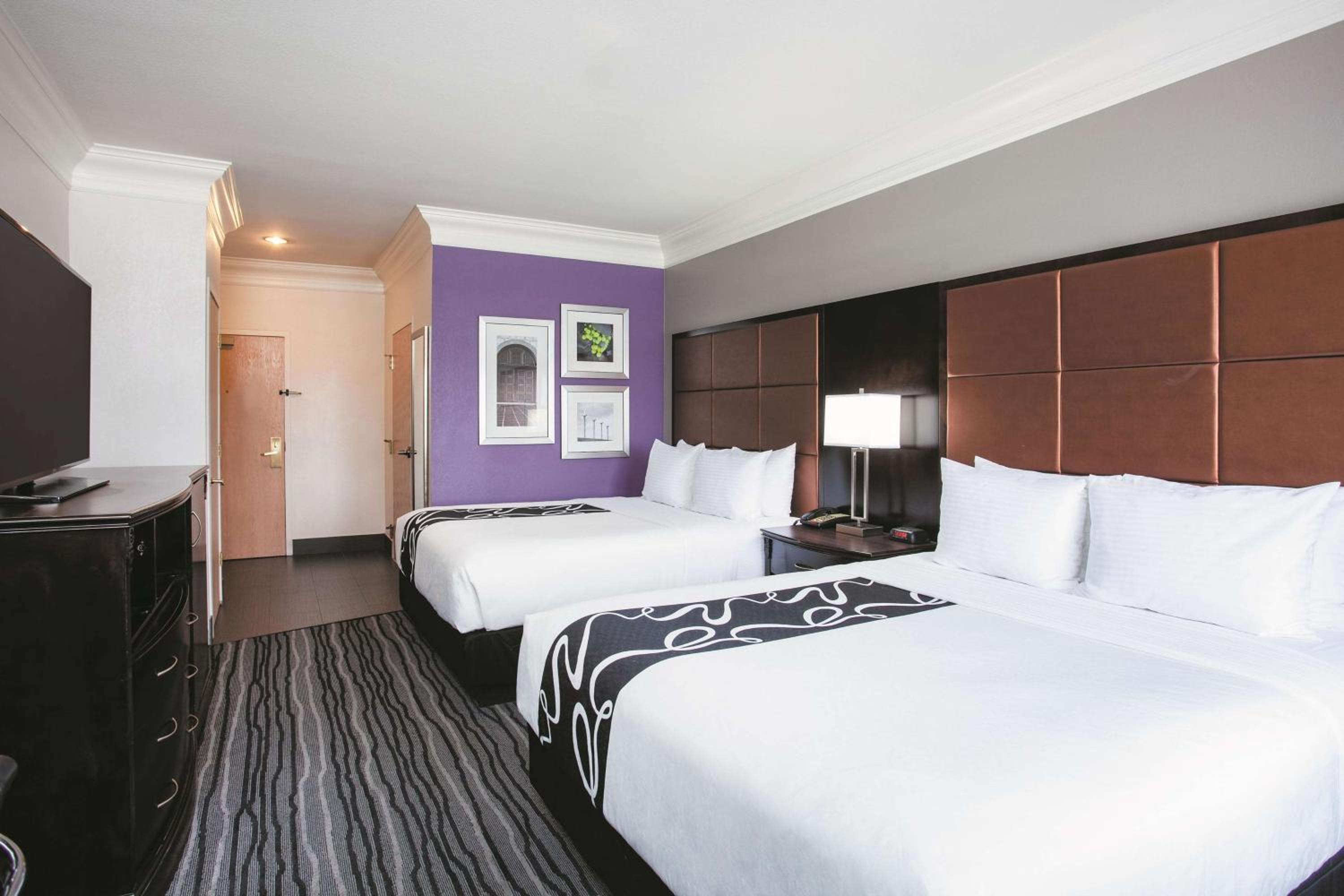 Queen Room with Two Queen Beds and Mobility/Hearing Access - Non-Smoking - Photo 3