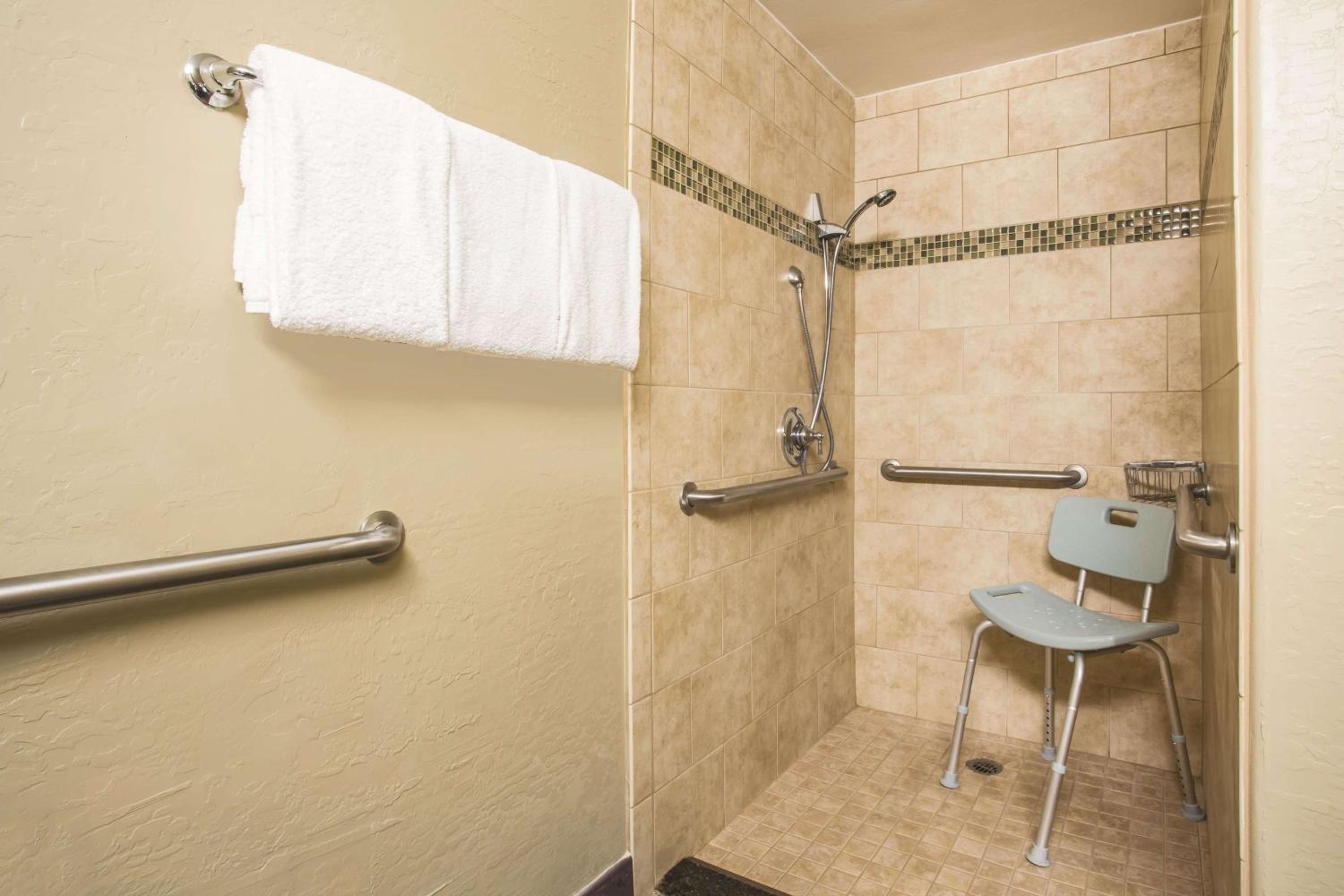 King Room - Mobility Access/Non-Smoking - Photo 2