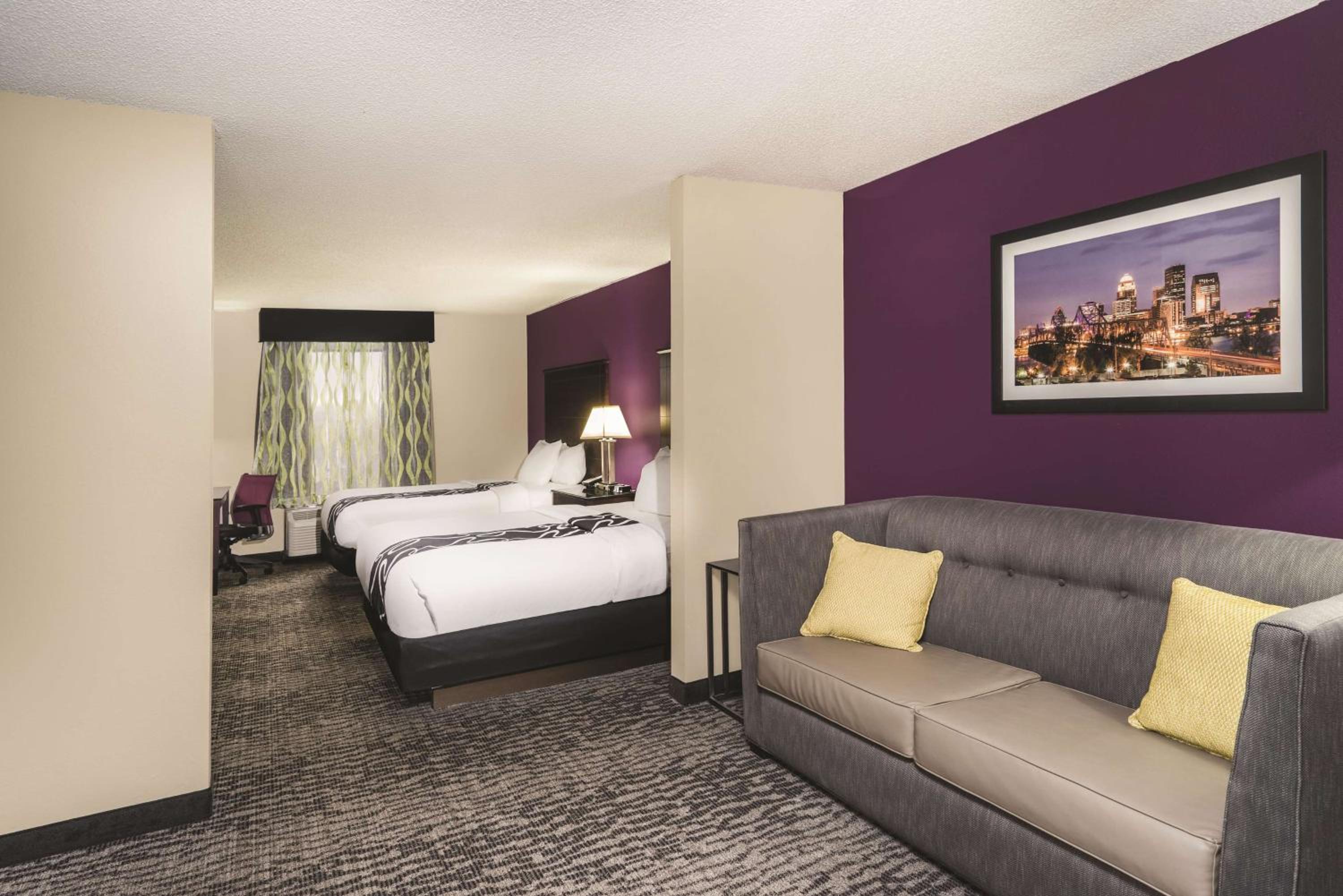 Executive Queen Room with Two Queen Beds - Non-Smoking - Photo 1