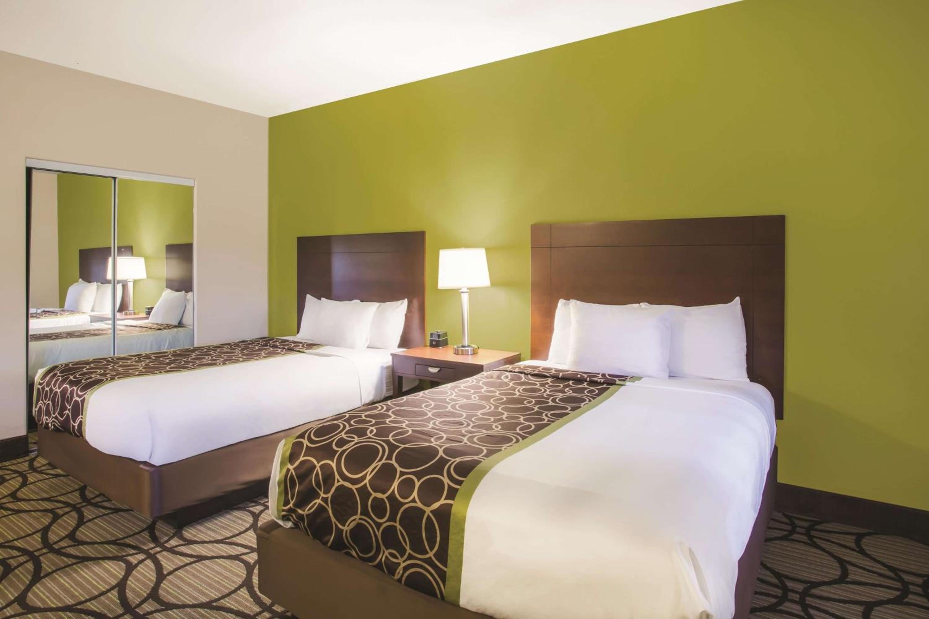 Queen Room with Two Queen Beds - Disability Access - Pet Friendly 1st Floor Only - Non-Smoking - Photo 1