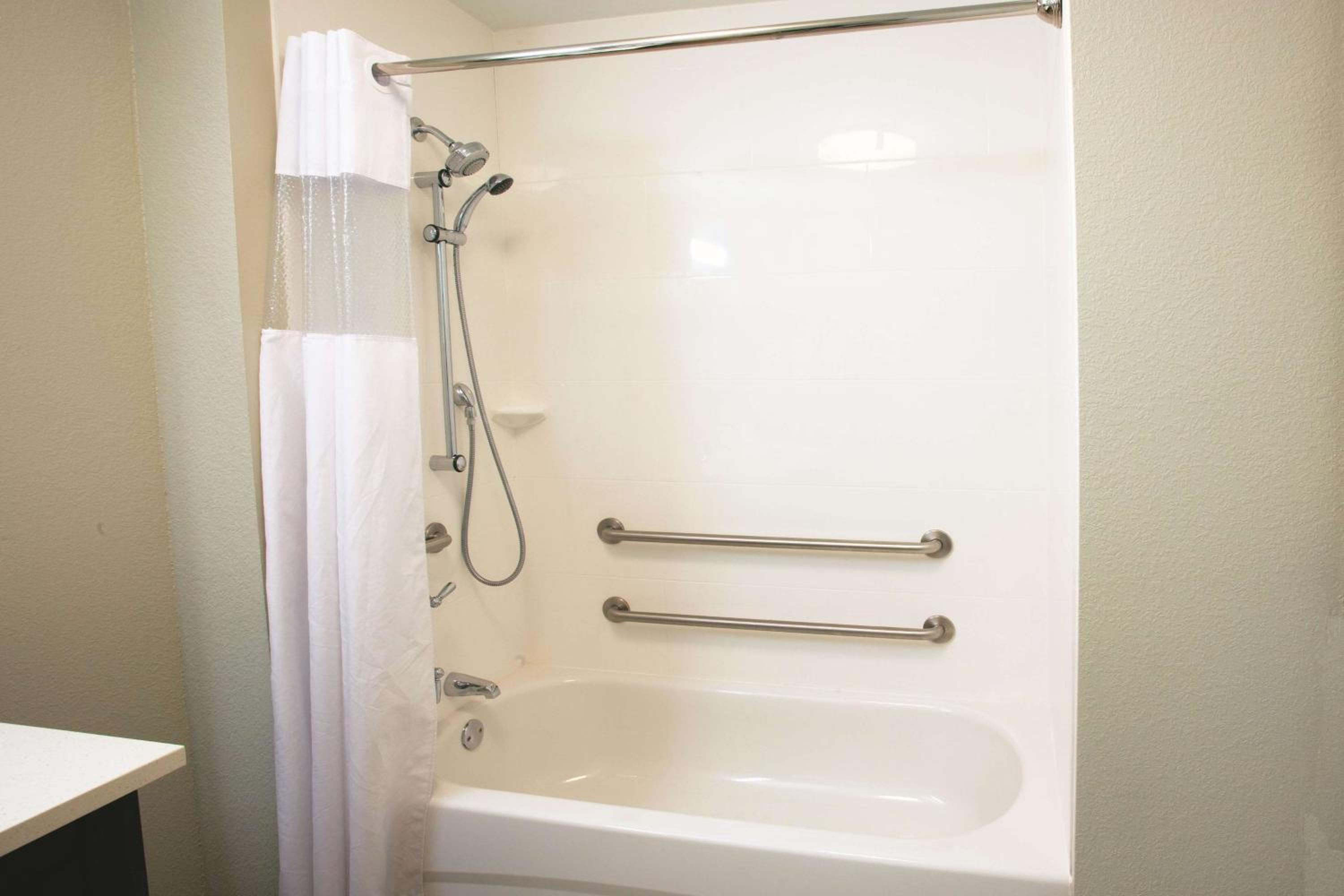 Queen Room with Two Queen Beds and Bathtub with Grab Bars - Non-Smoking/Mobility Accessible photo 1