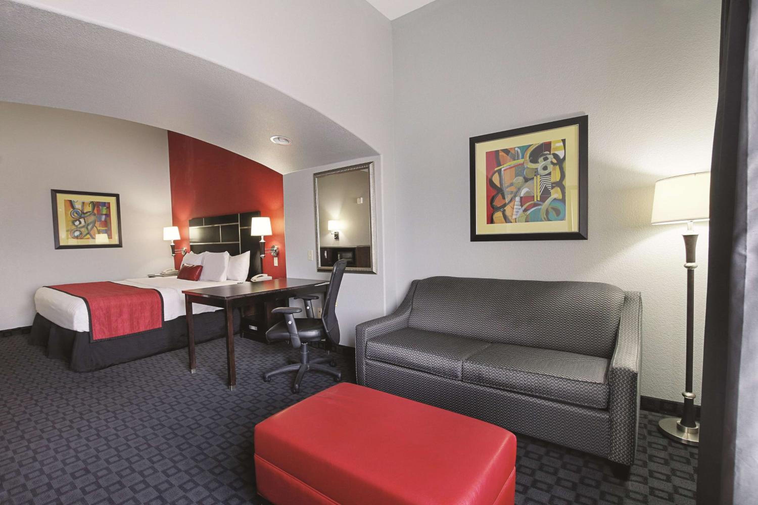 Executive King Room - Non-Smoking - Photo 7