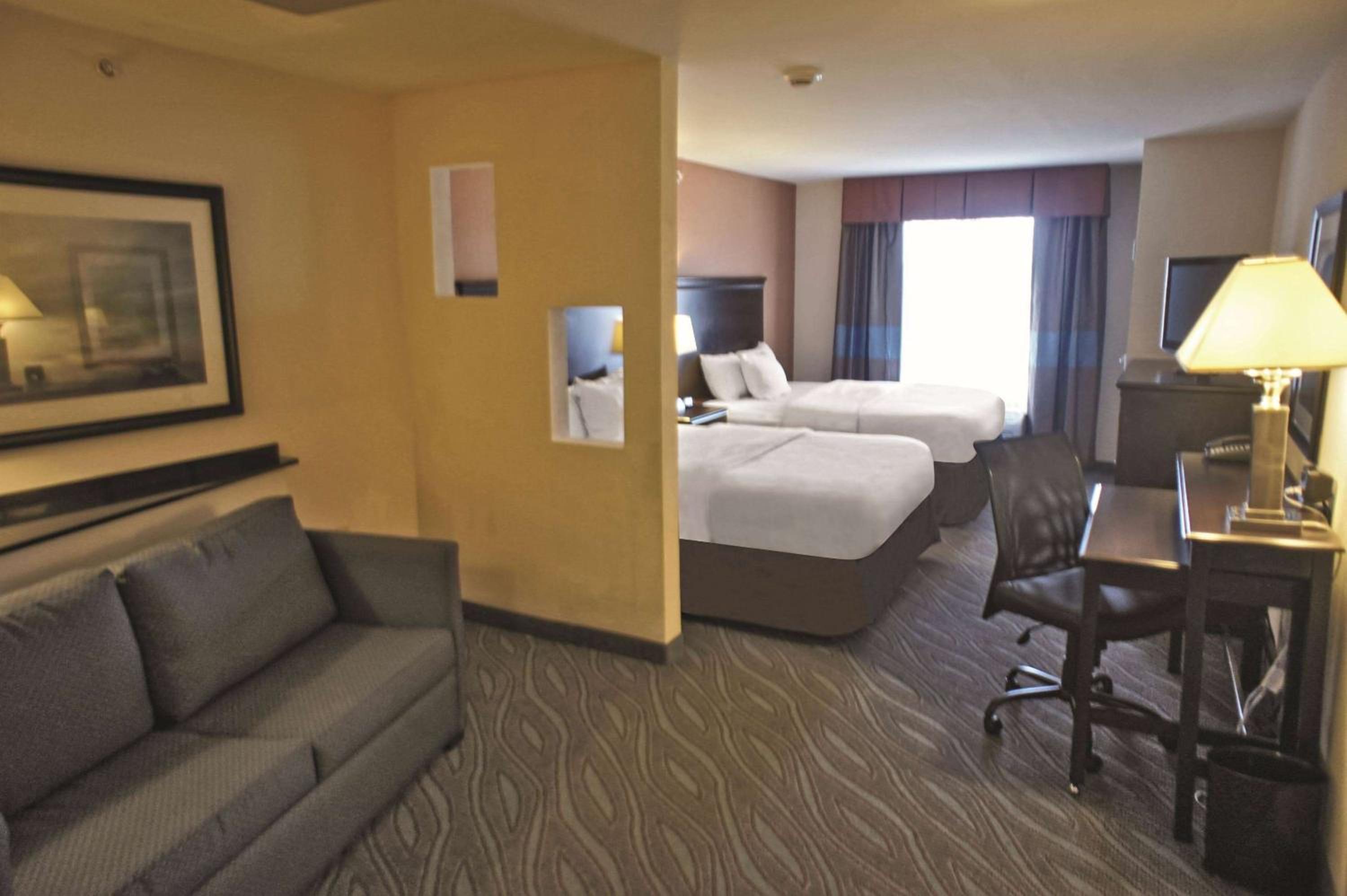 Queen Room with Two Queen Beds - Photo 1
