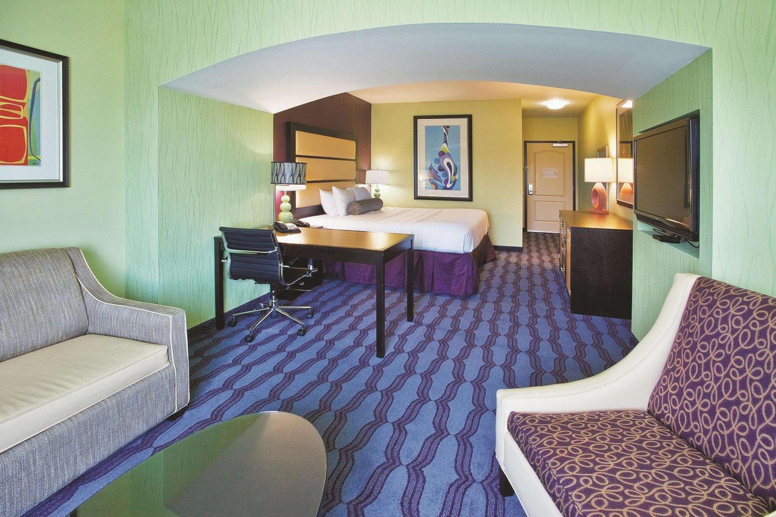 King Room - Non-Smoking - Photo 1