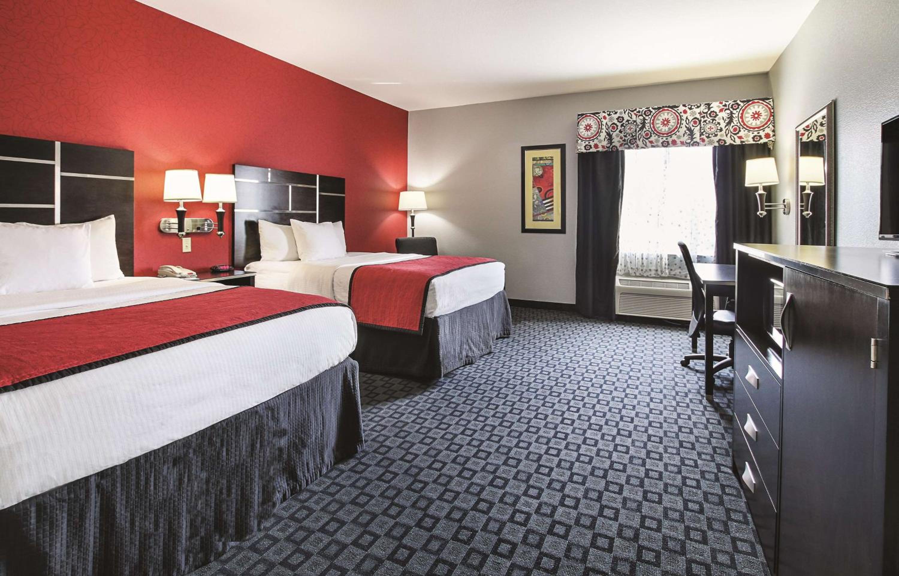 Deluxe Double Room with Two Double Beds - Photo 2