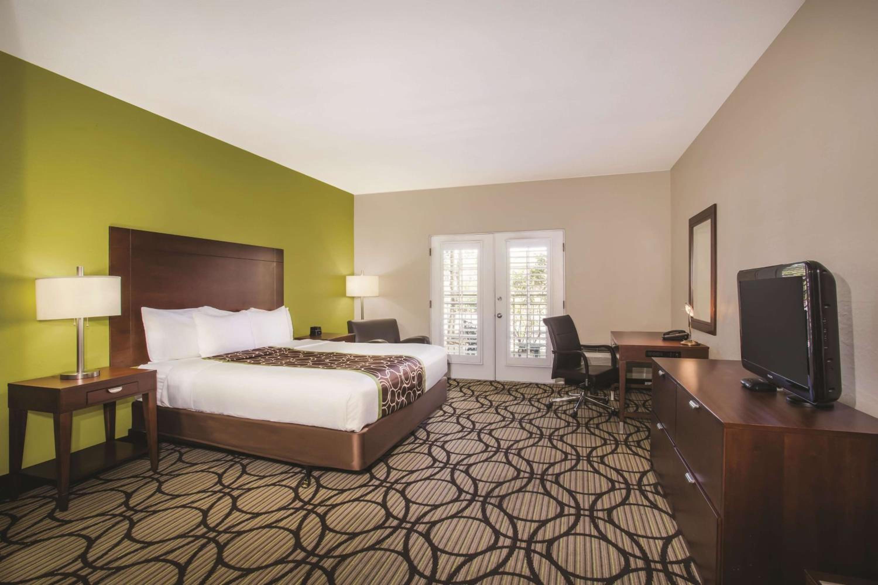 King Room - Non-Smoking - Photo 1