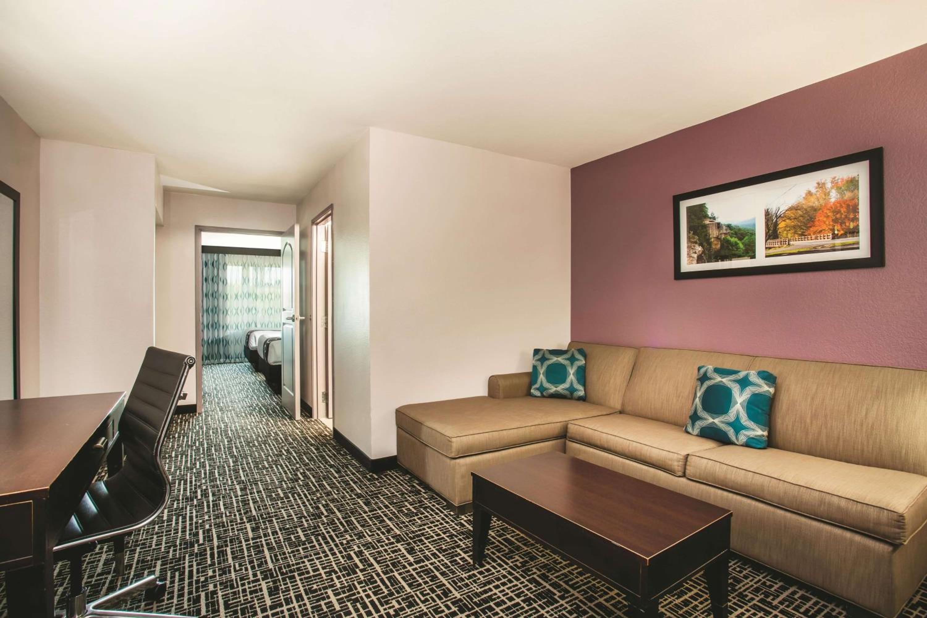 Suite with Two Queen Beds - Non-Smoking - Photo 3