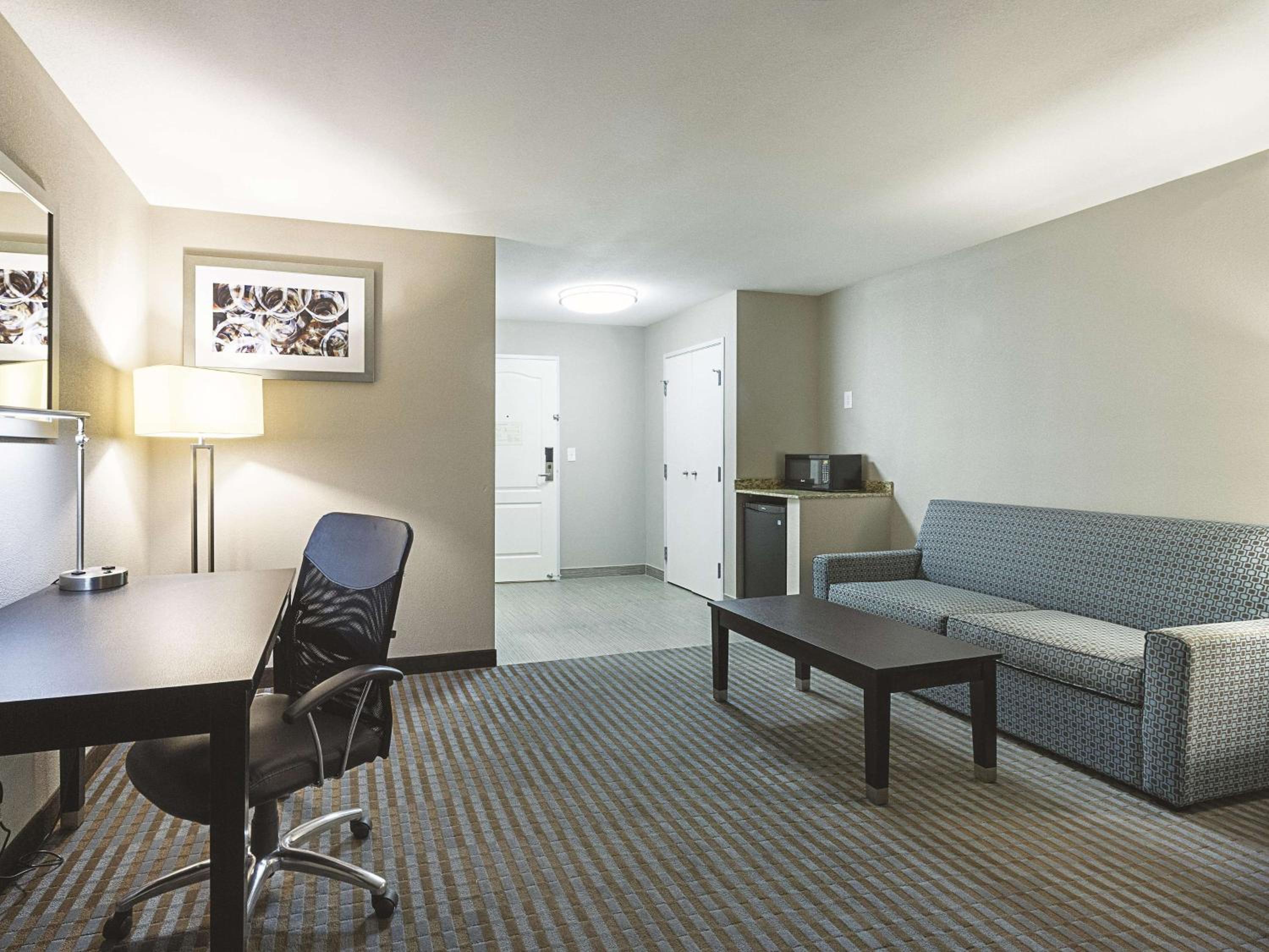 Deluxe King Room - Mobility Access/Non-Smoking