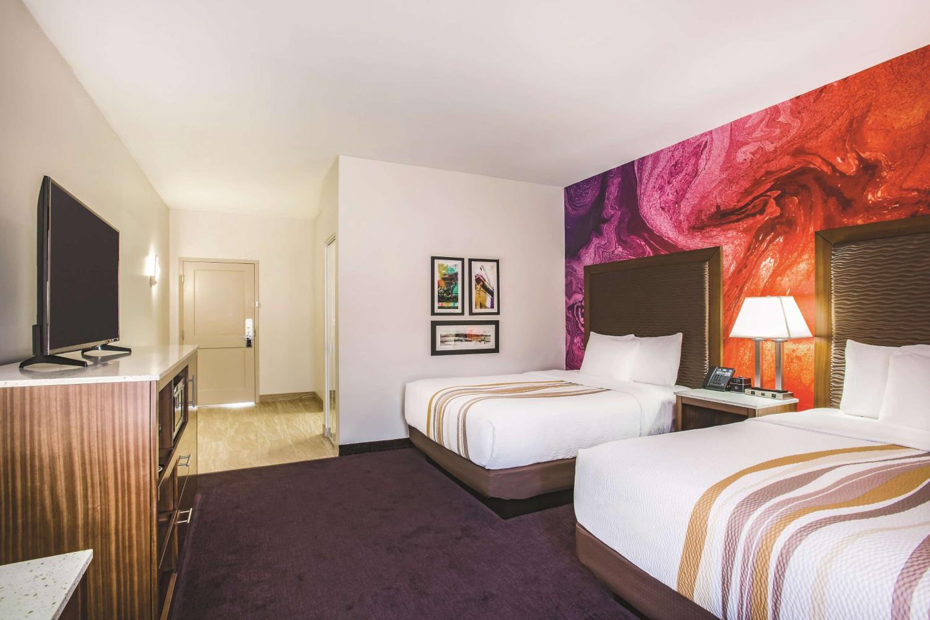 Queen Room with Two Queen Beds and Mobility/Hearing Access - Non-Smoking - Photo 2