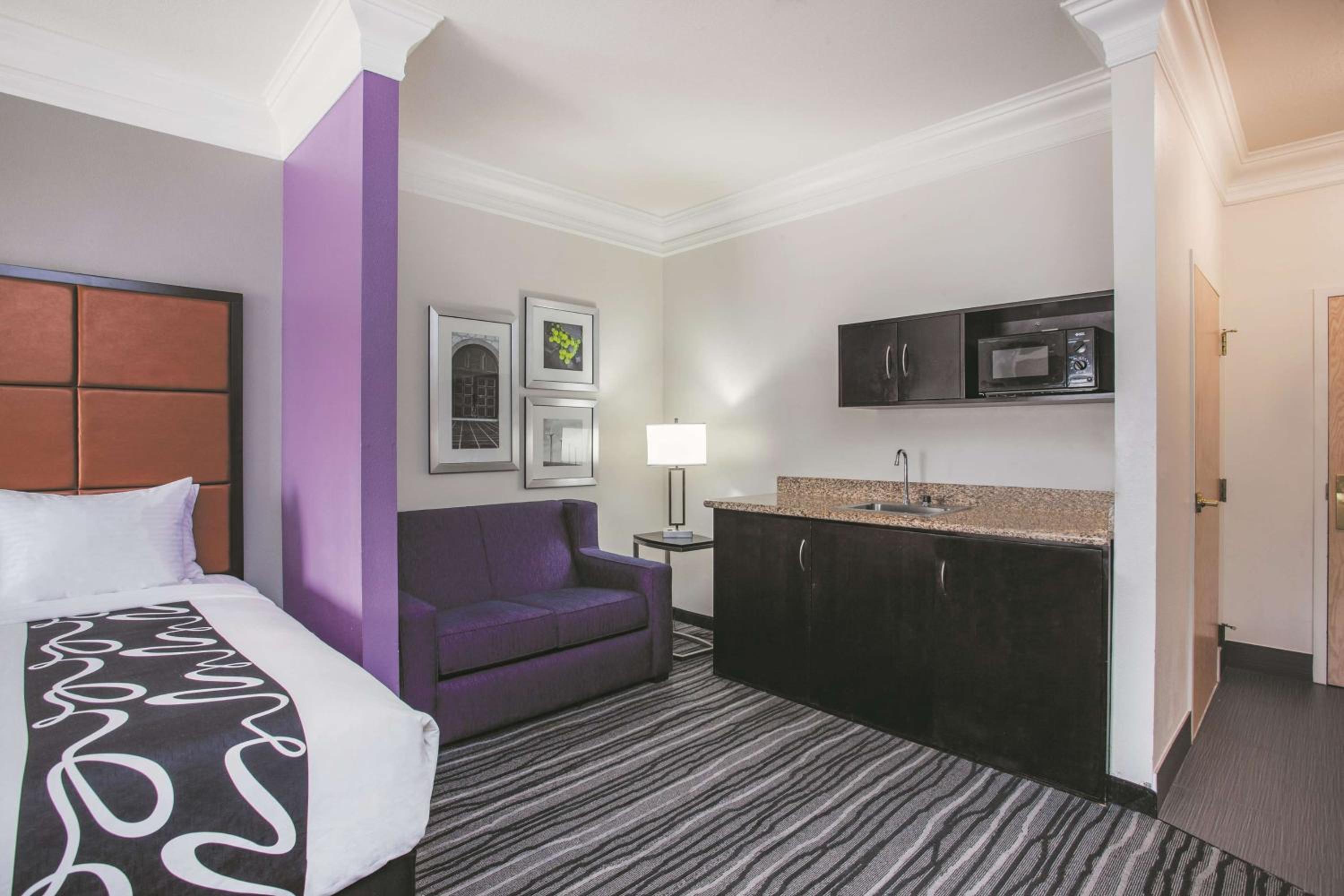 Studio Suite with Two Queen Beds - Non-Smoking - Photo 2