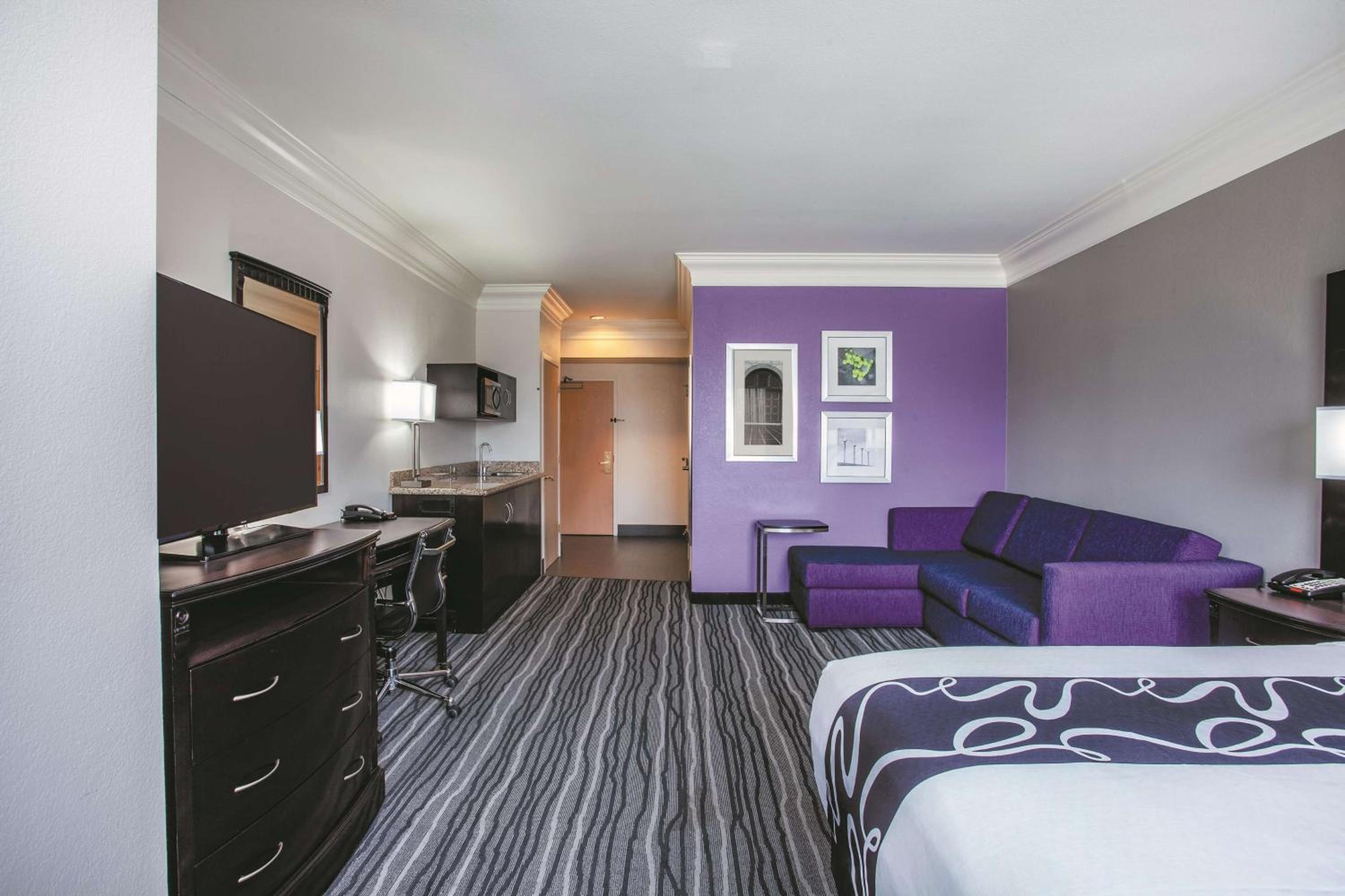 King Studio Suite - Non-Smoking - Photo 2