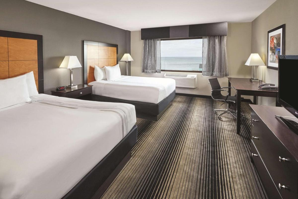 Queen Room with Two Queen Beds and Lake View
