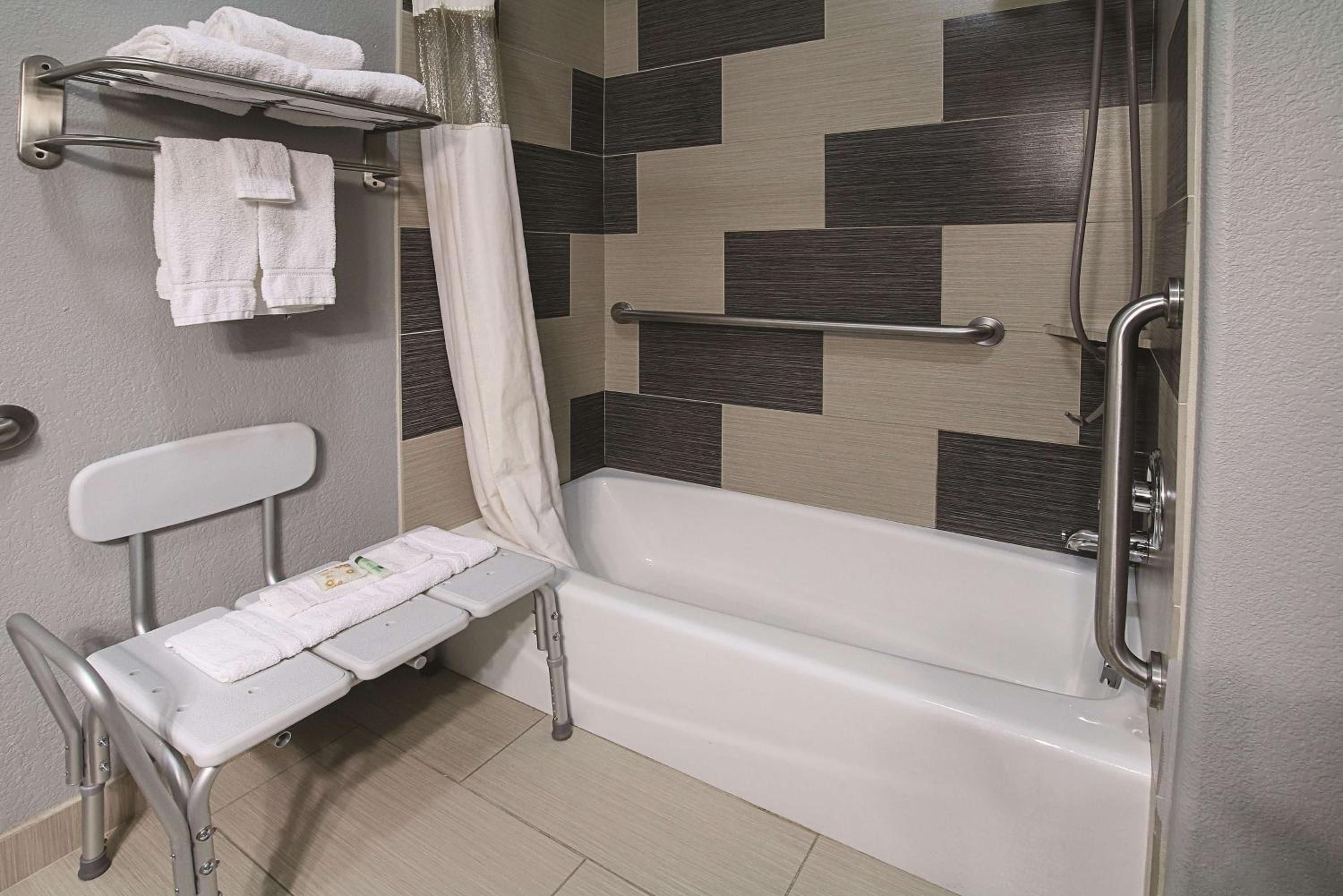 Deluxe Double Room with Two Double Beds - Photo 5