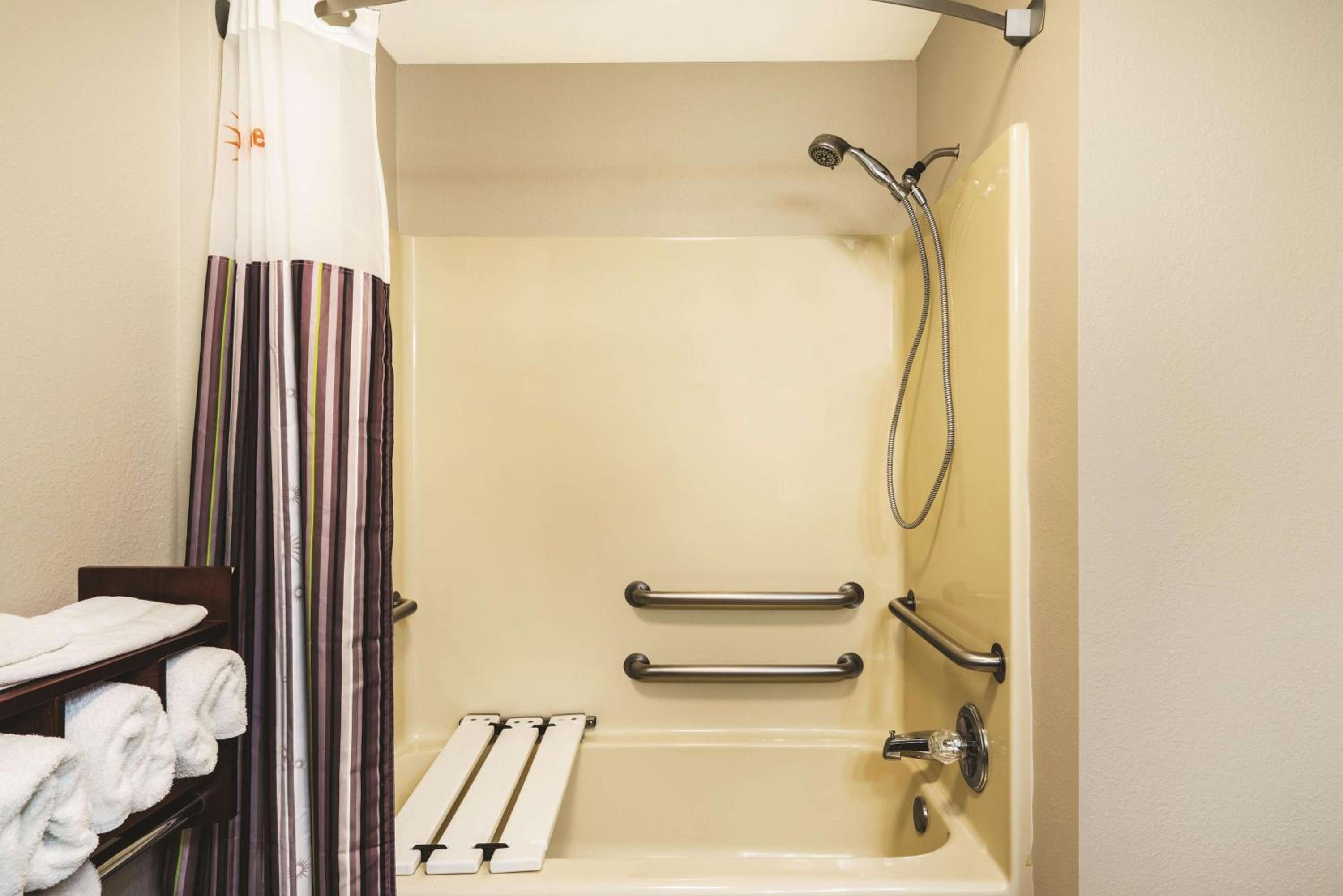 King Room - Mobility Access/Non-Smoking - Photo 4