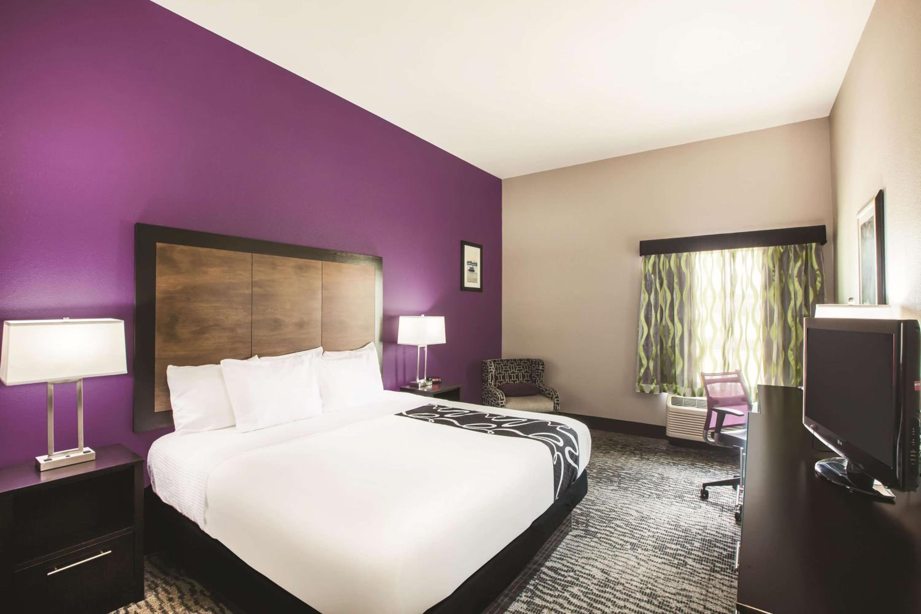 King Room - Non-Smoking photo 2