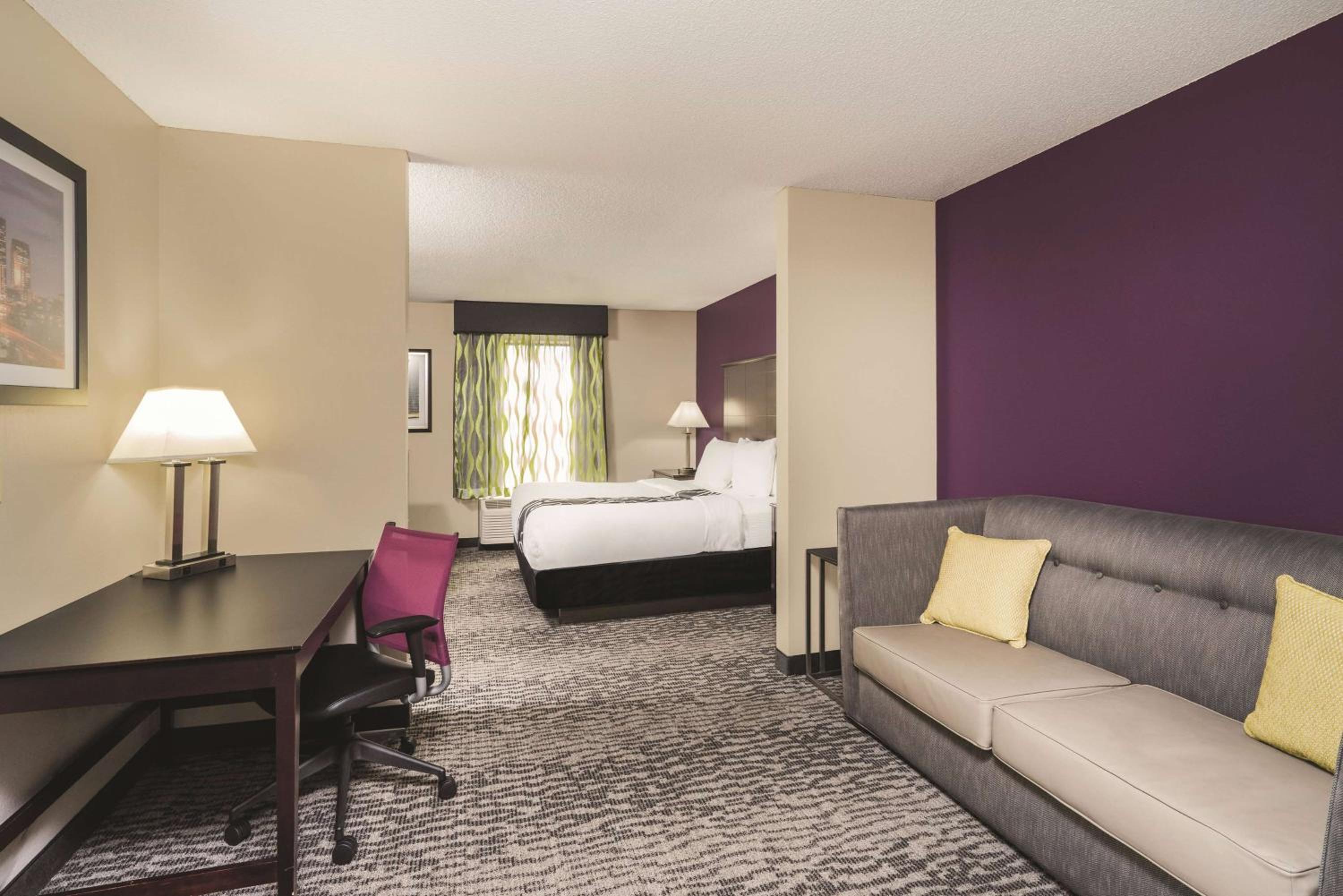 Executive King Room - Photo 7