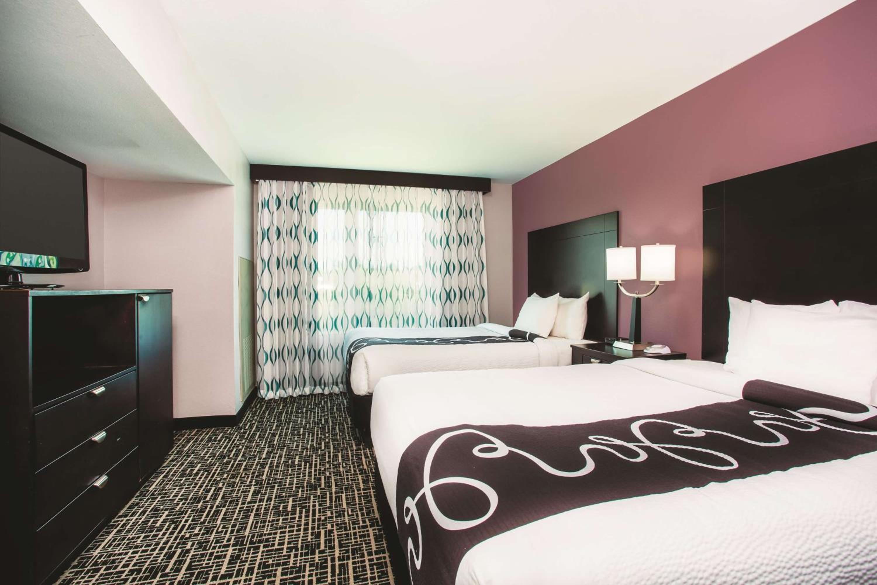 Suite with Two Queen Beds - Non-Smoking - Photo 2