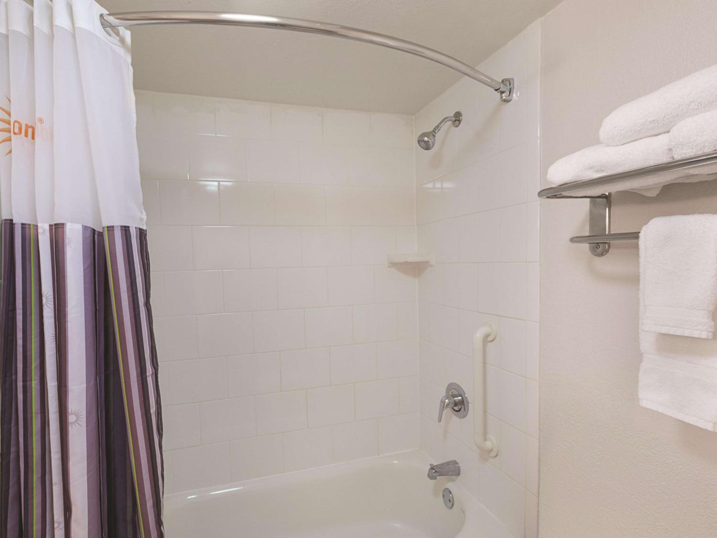 Deluxe King Room - Non-Smoking - Photo 7