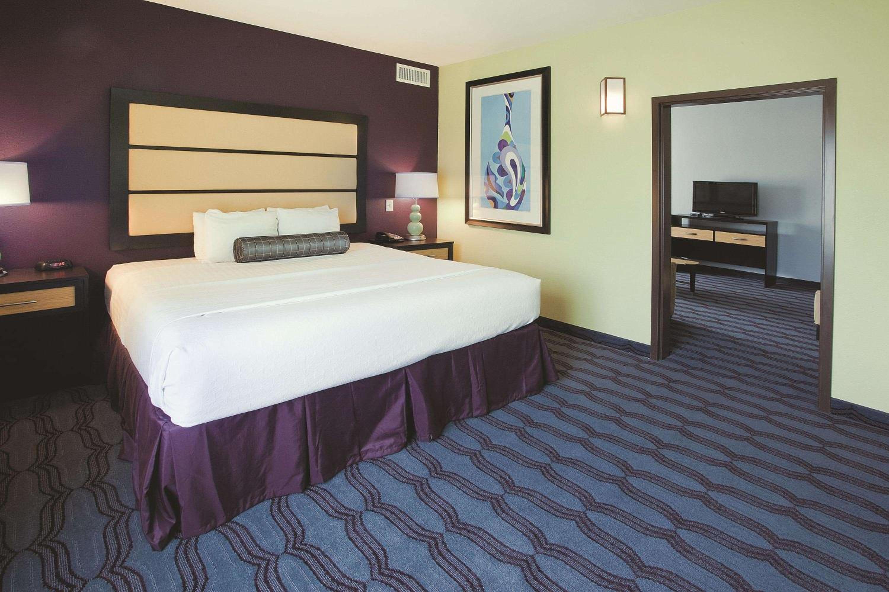 One- Bedroom King  Suite with Tub with Grab Bars - Mobility/Hearing Accessible/ Non-Smoking - Photo 1