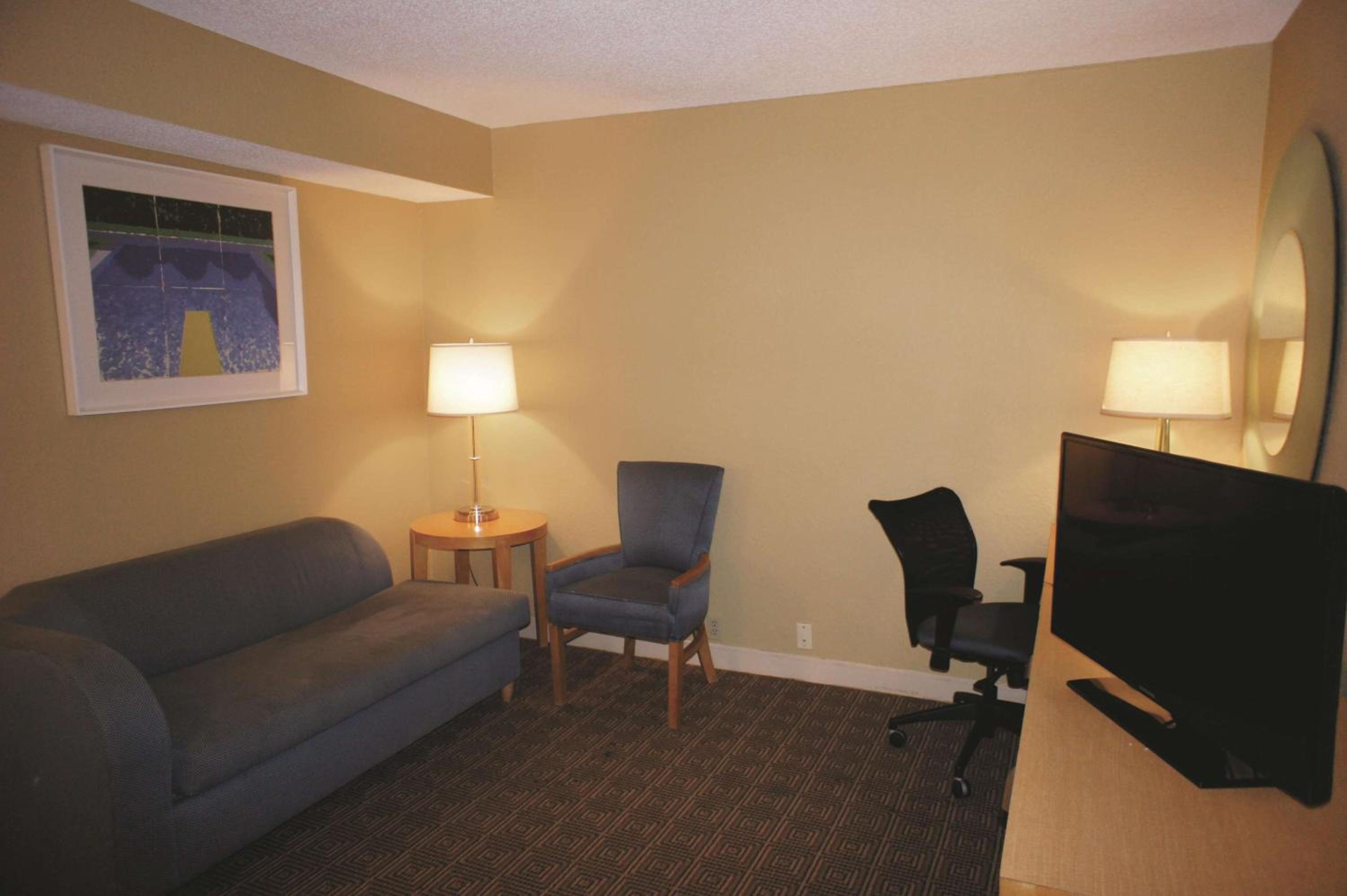 King Studio Suite - Non-Smoking - Photo 1