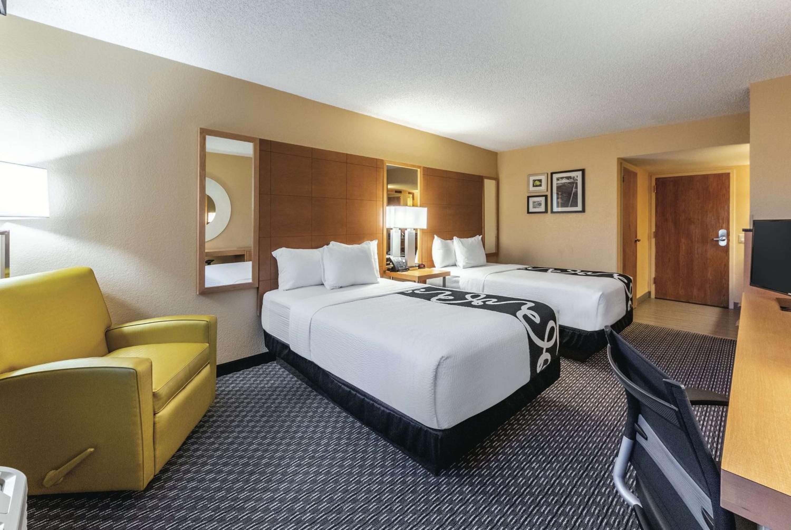 Double Room with Two Double Beds - Non-Smoking - Photo 3
