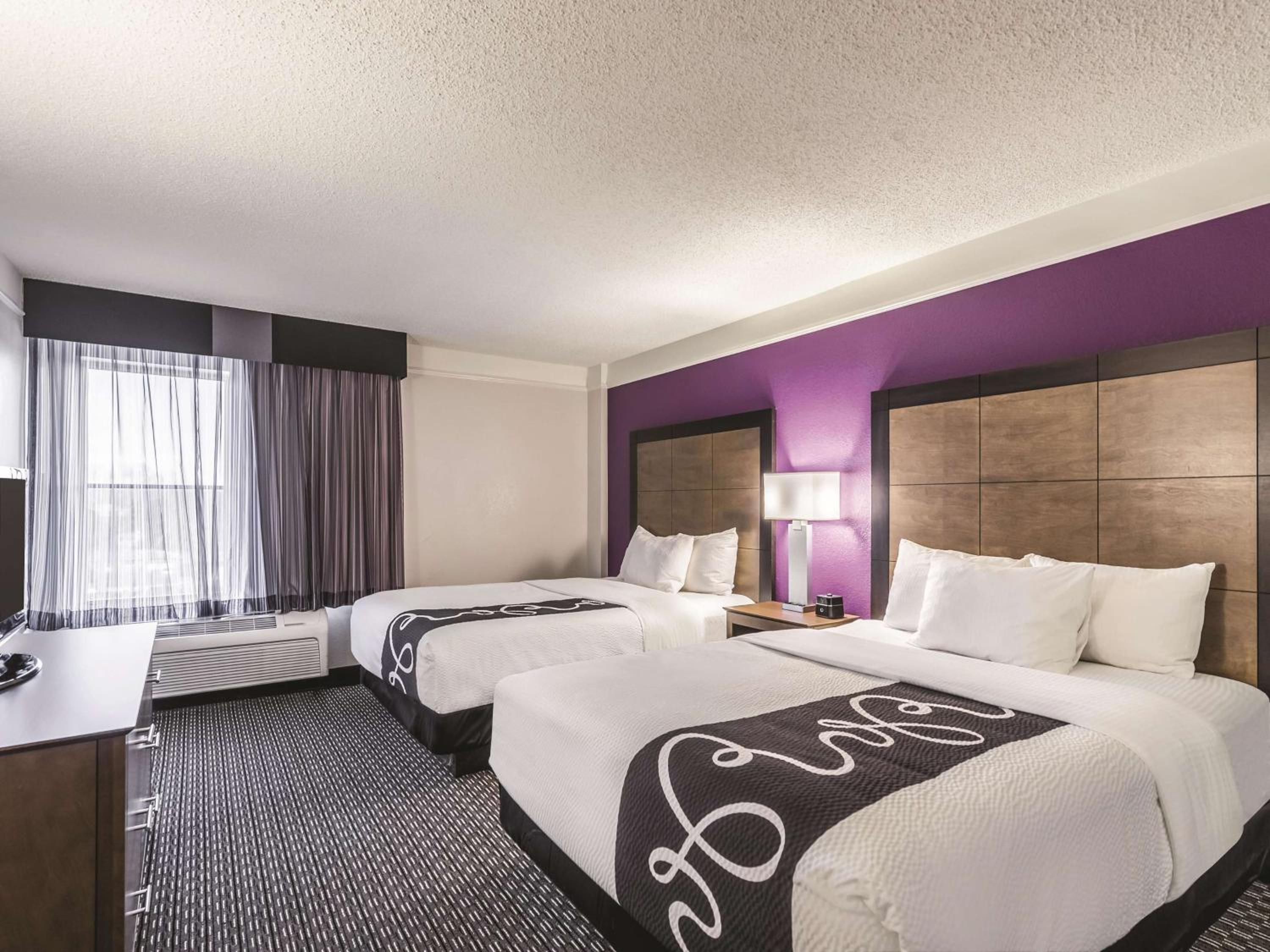 One Bedroom Suite with Two Queen Beds -  Non-Smoking - Photo 1