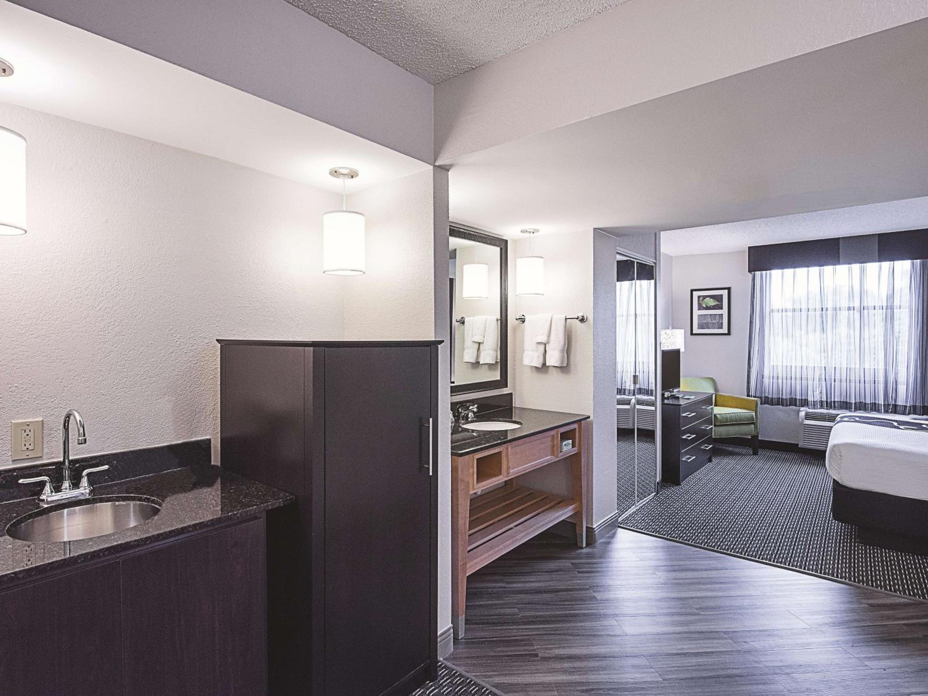 King Studio Suite - Non-Smoking - Photo 1