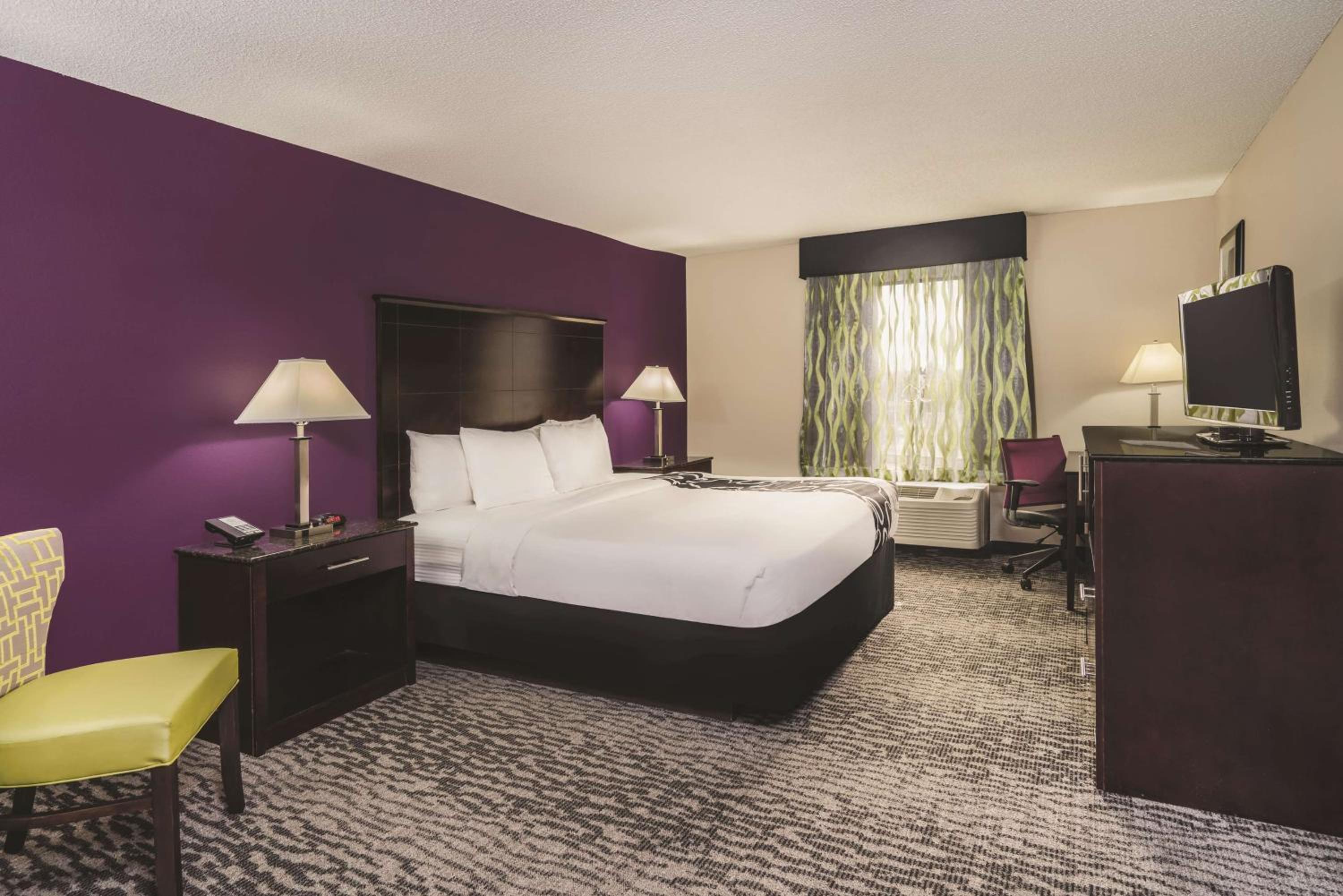 King Room - Mobility Access/Non-Smoking - Photo 1