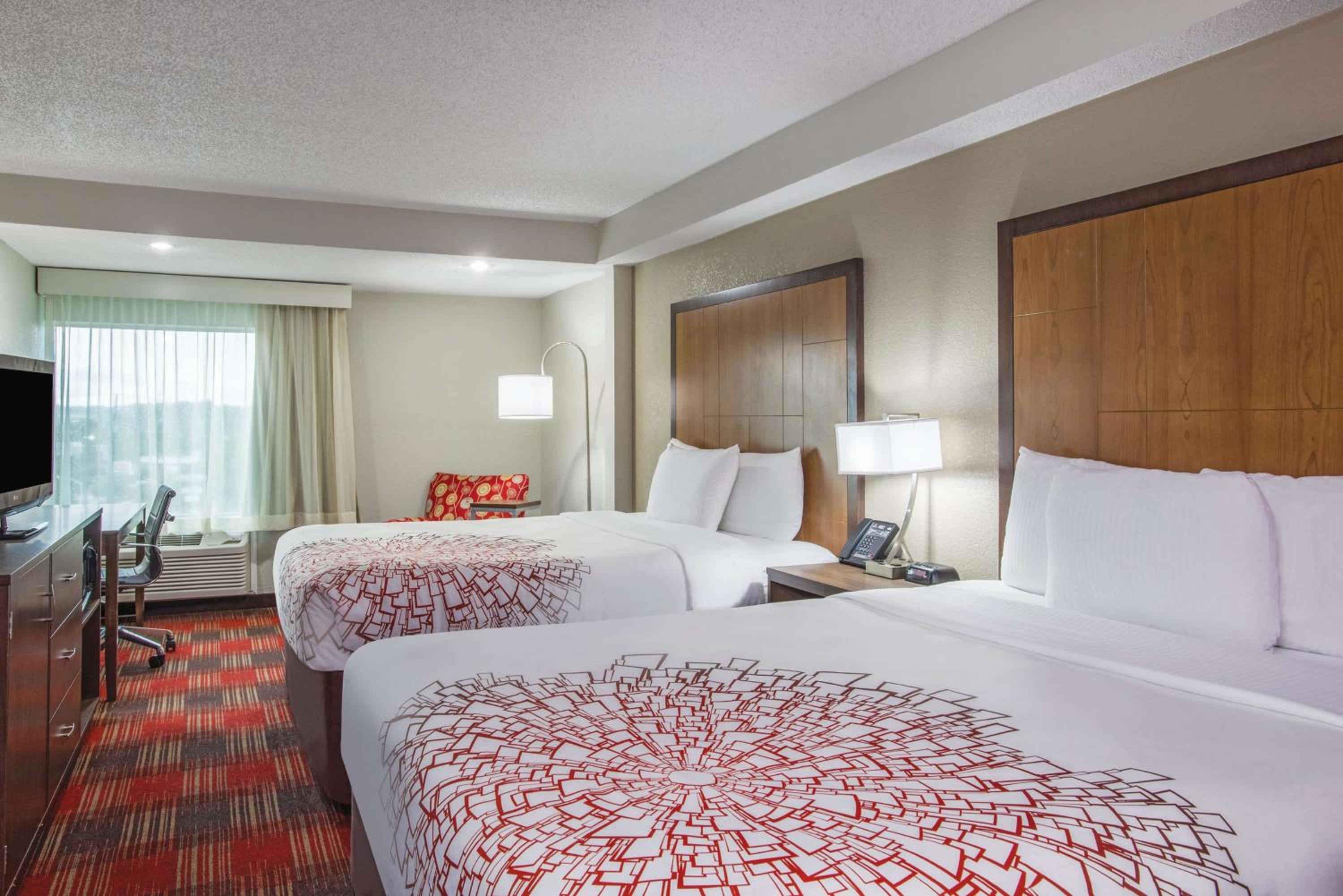 Two Queen Beds w/ Microwave & Fridge - Photo 3