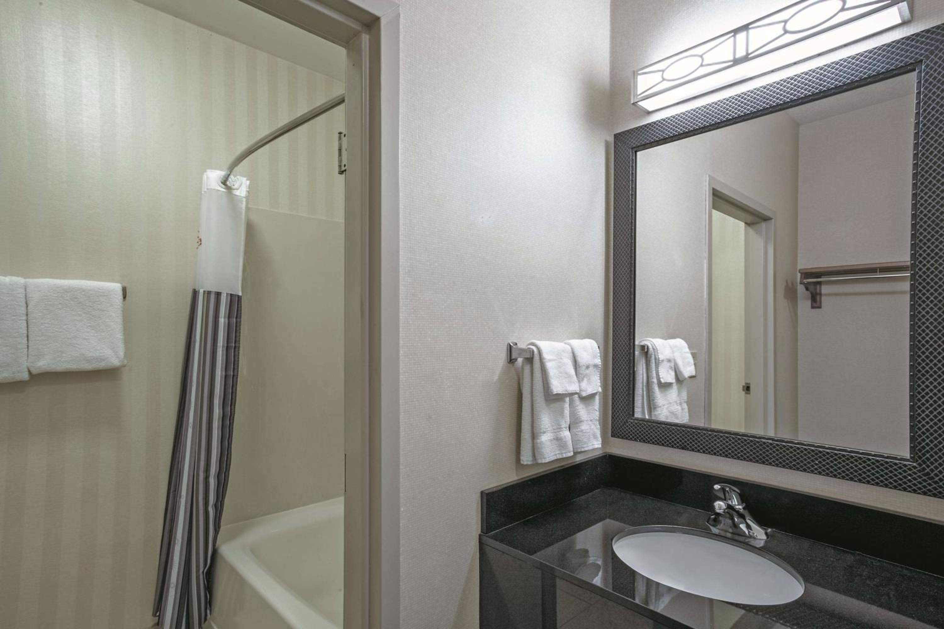 Studio Room with Two Double Beds - Non-Smoking