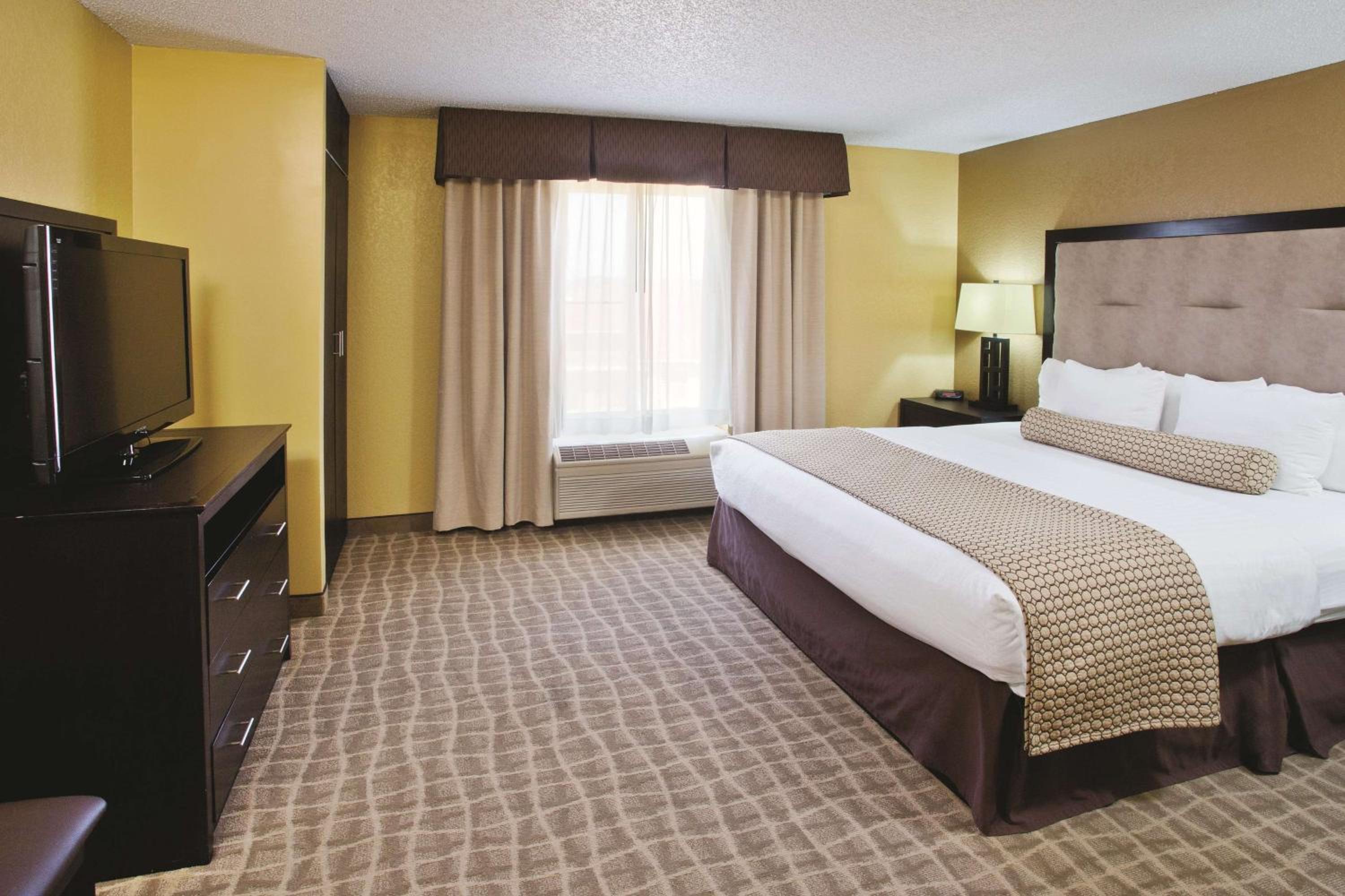 King Suite - Non-Smoking - Photo 1