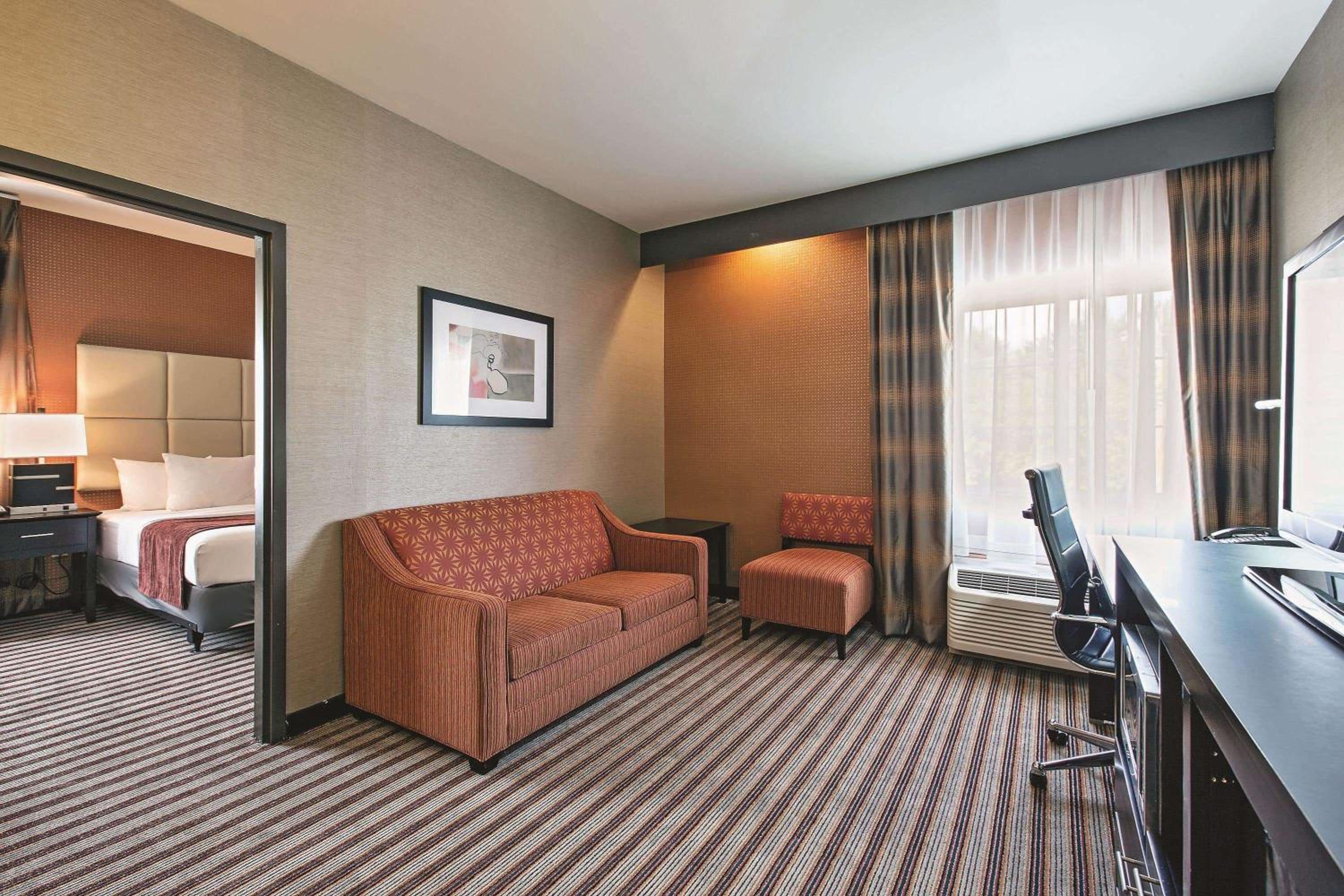 One-Bedroom King Suite - Non-Smoking - Photo 1