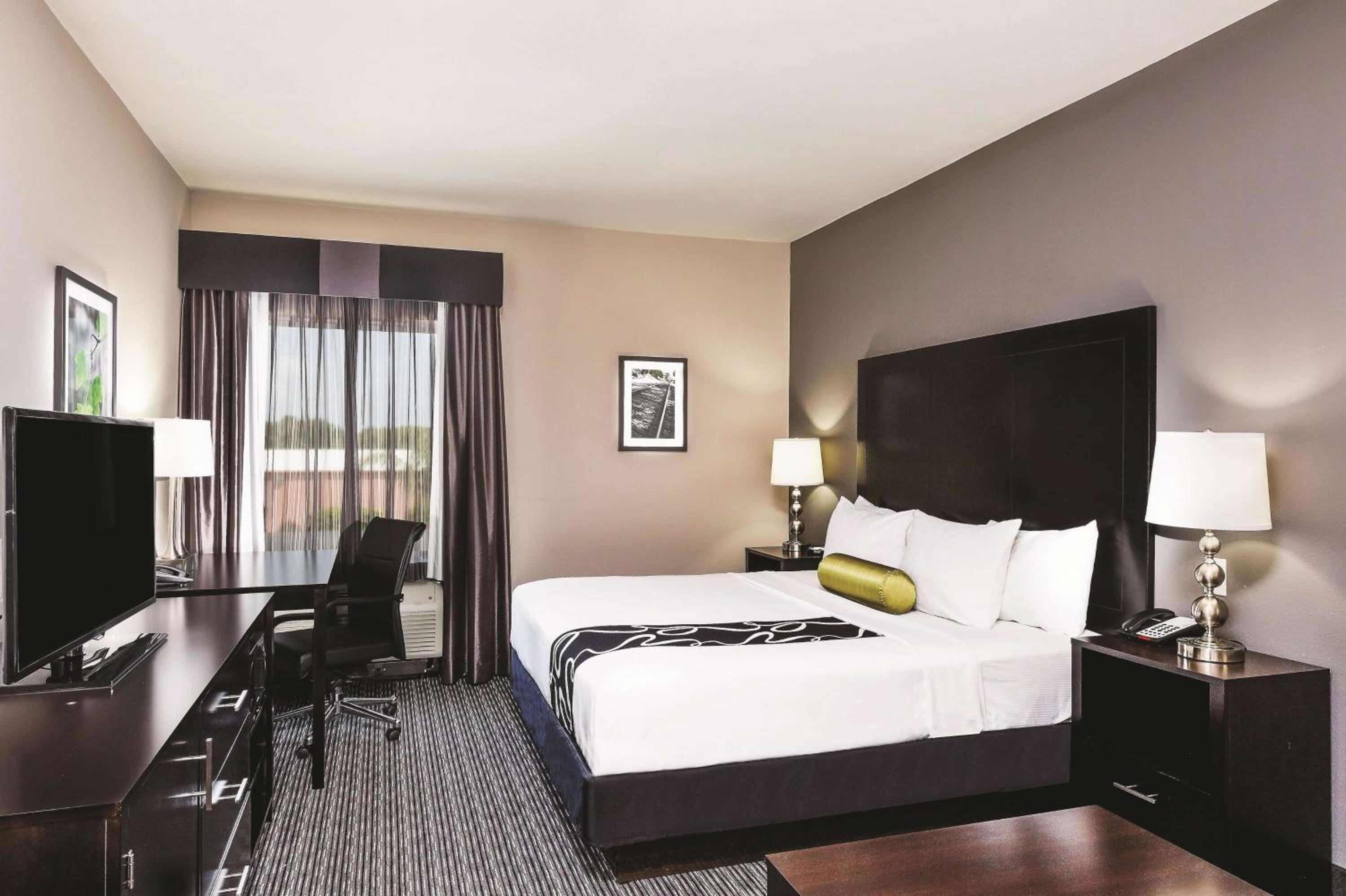 King Room with Sofa Bed photo 1