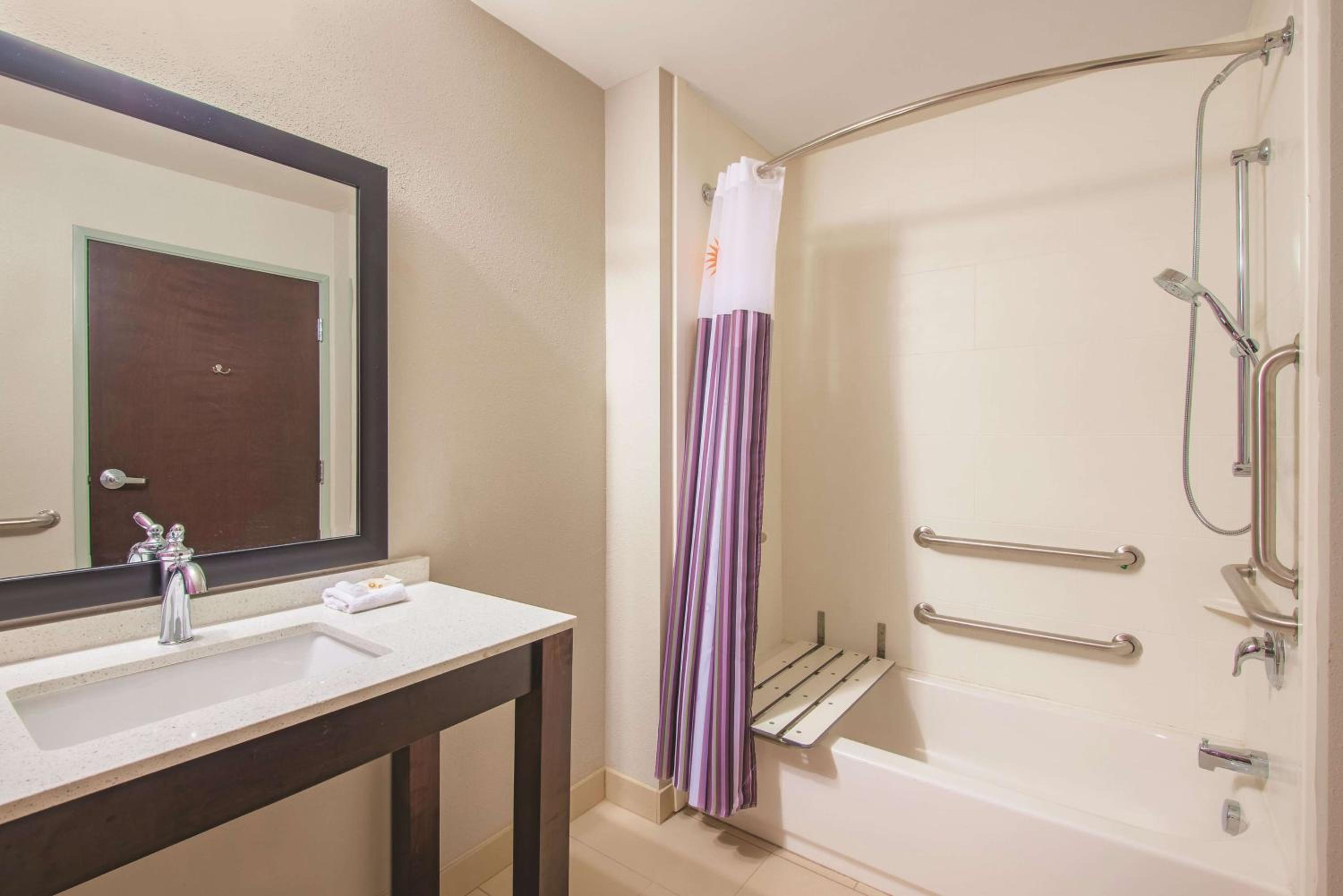 King Room - Disability Access photo 2