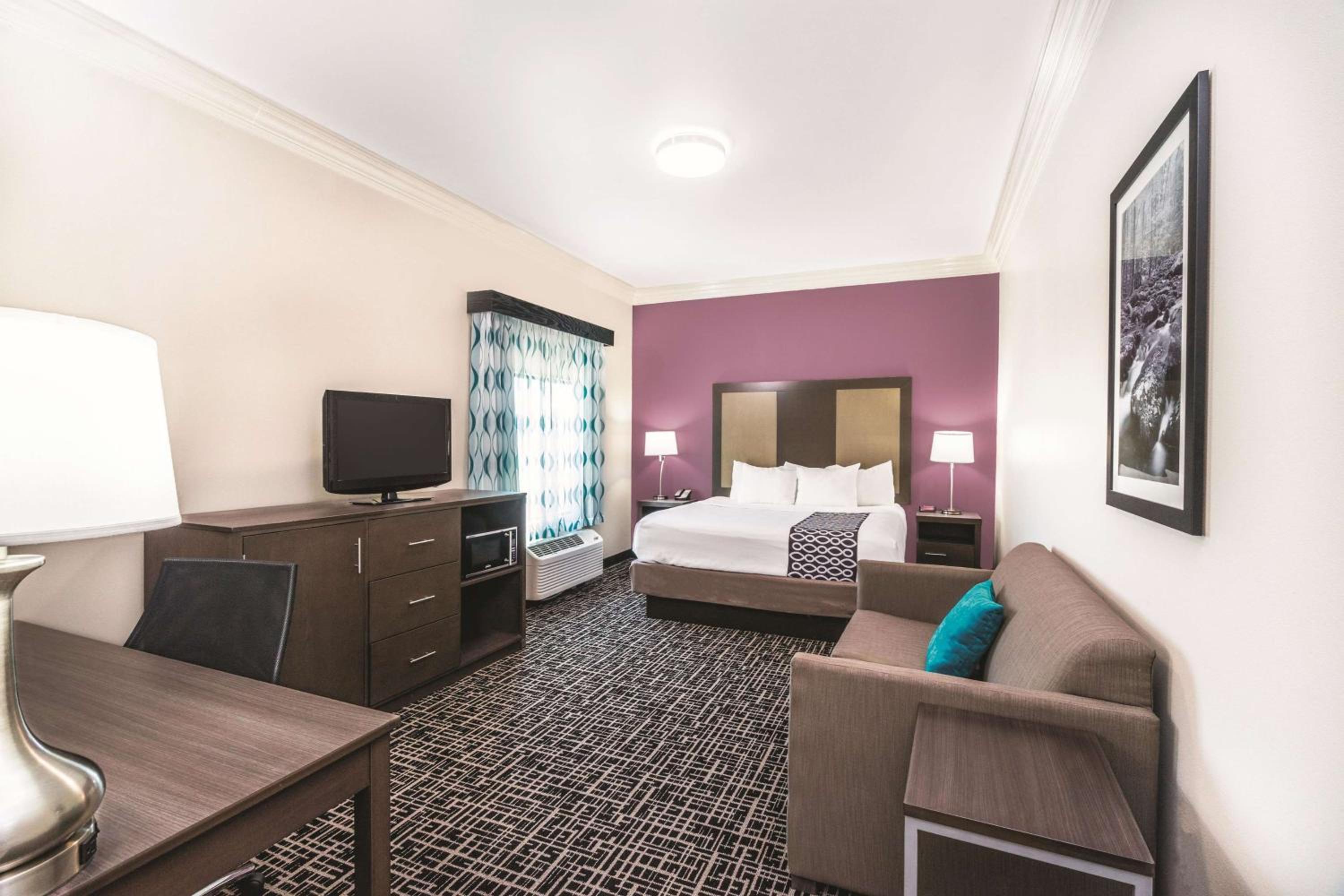 Deluxe Suite - Non-Smoking - Photo 1