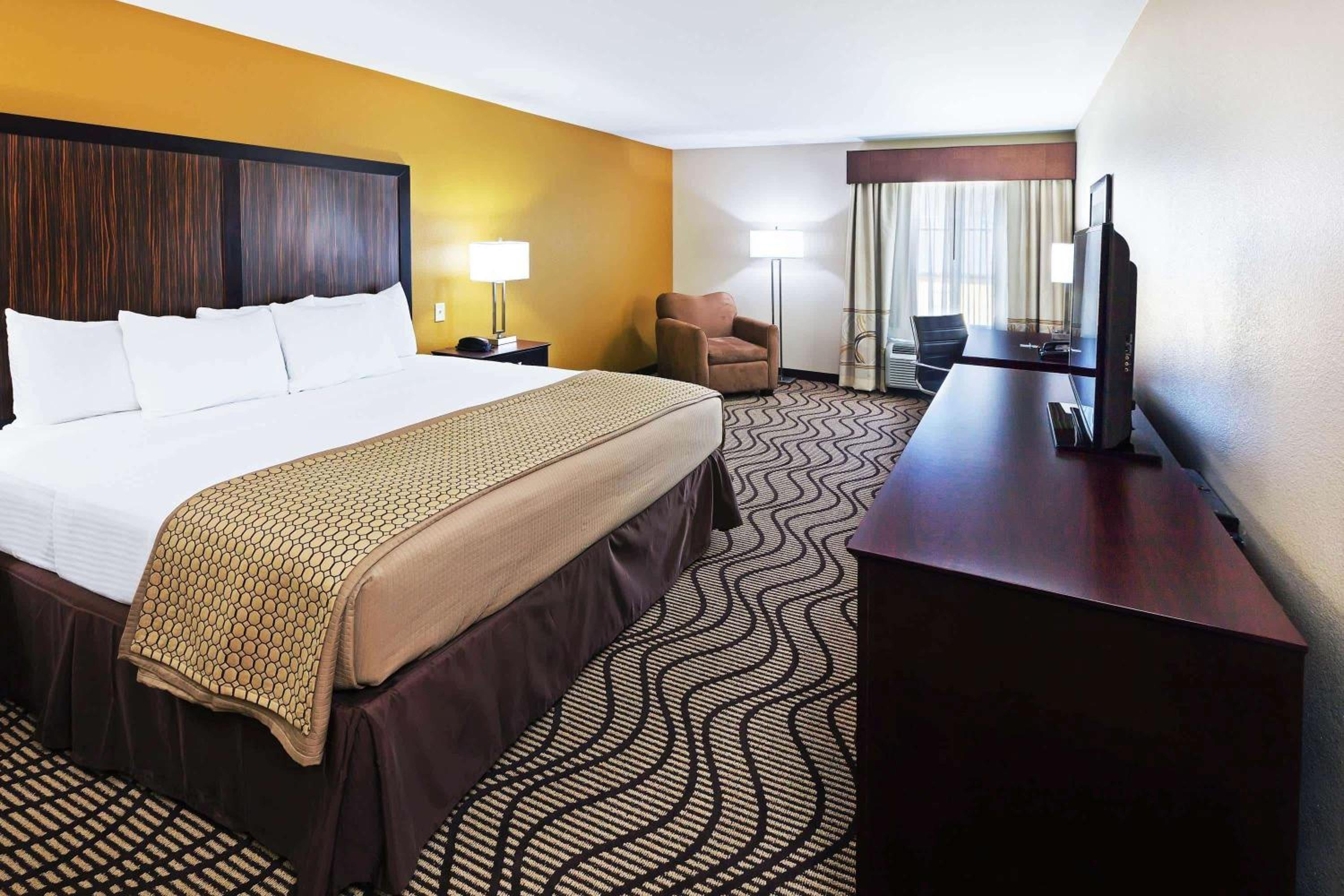 Deluxe King Room photo 1