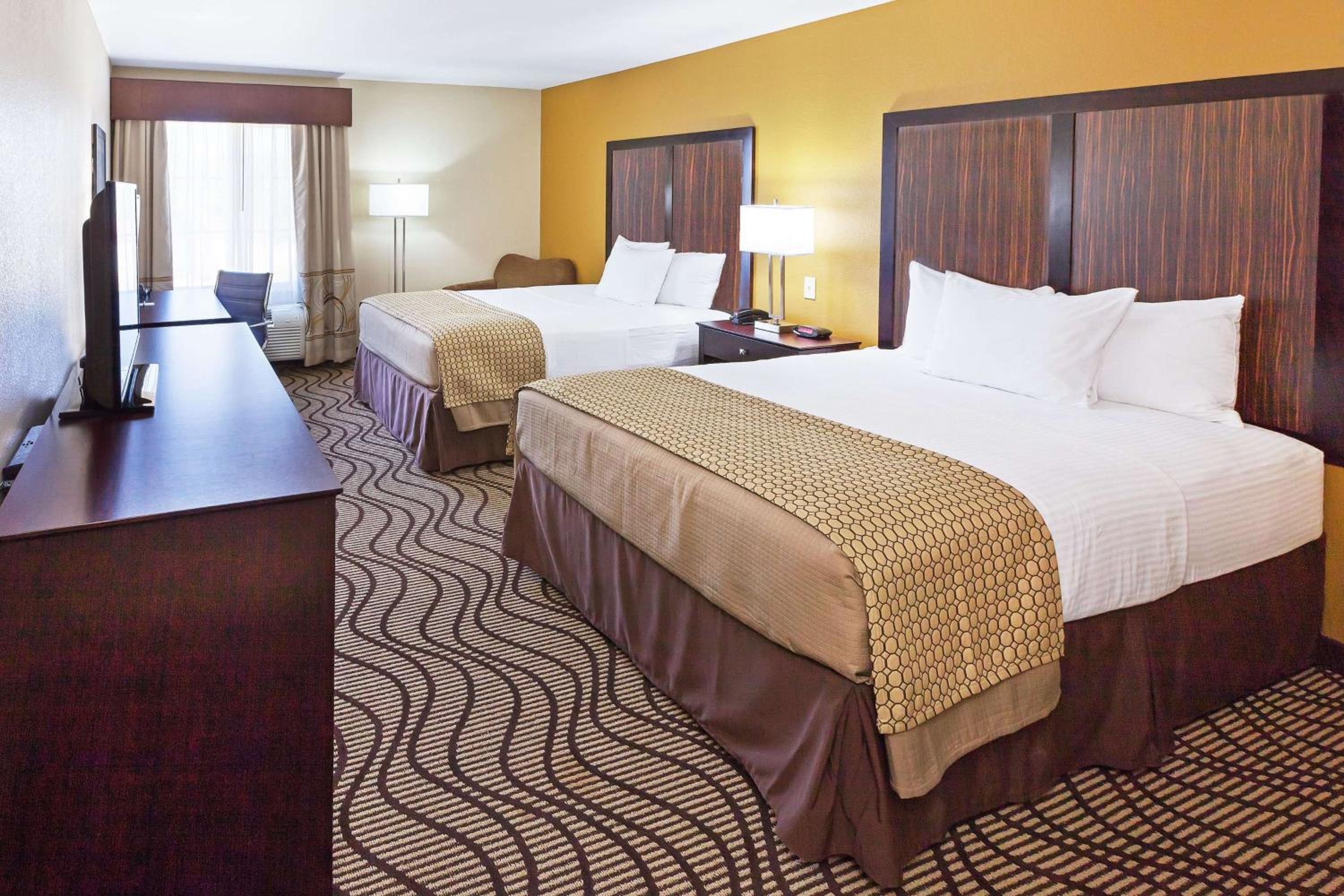 Deluxe Queen Room with Two Queen Beds photo 1