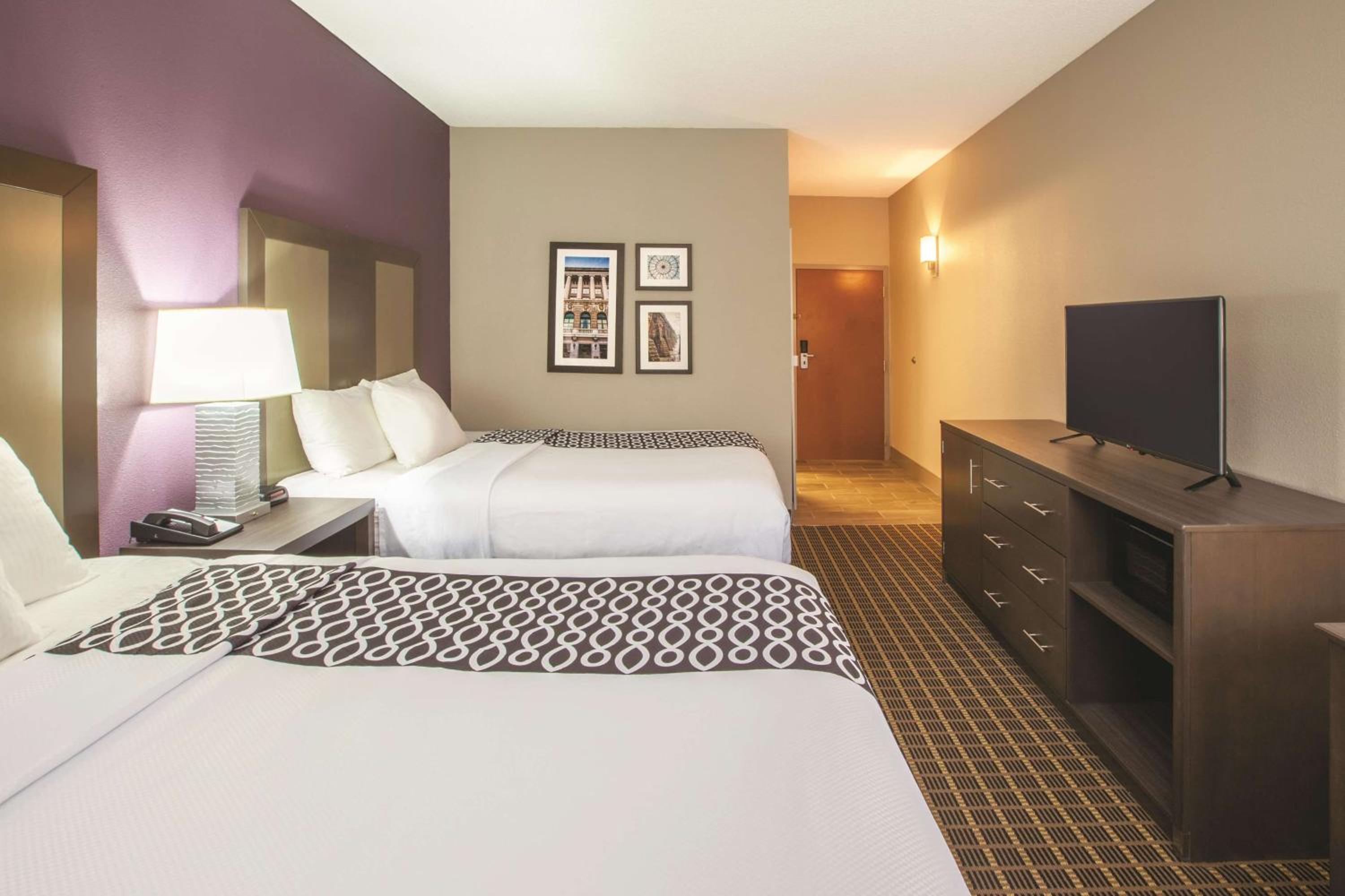 Queen Room with Two Queen Beds - Photo 1
