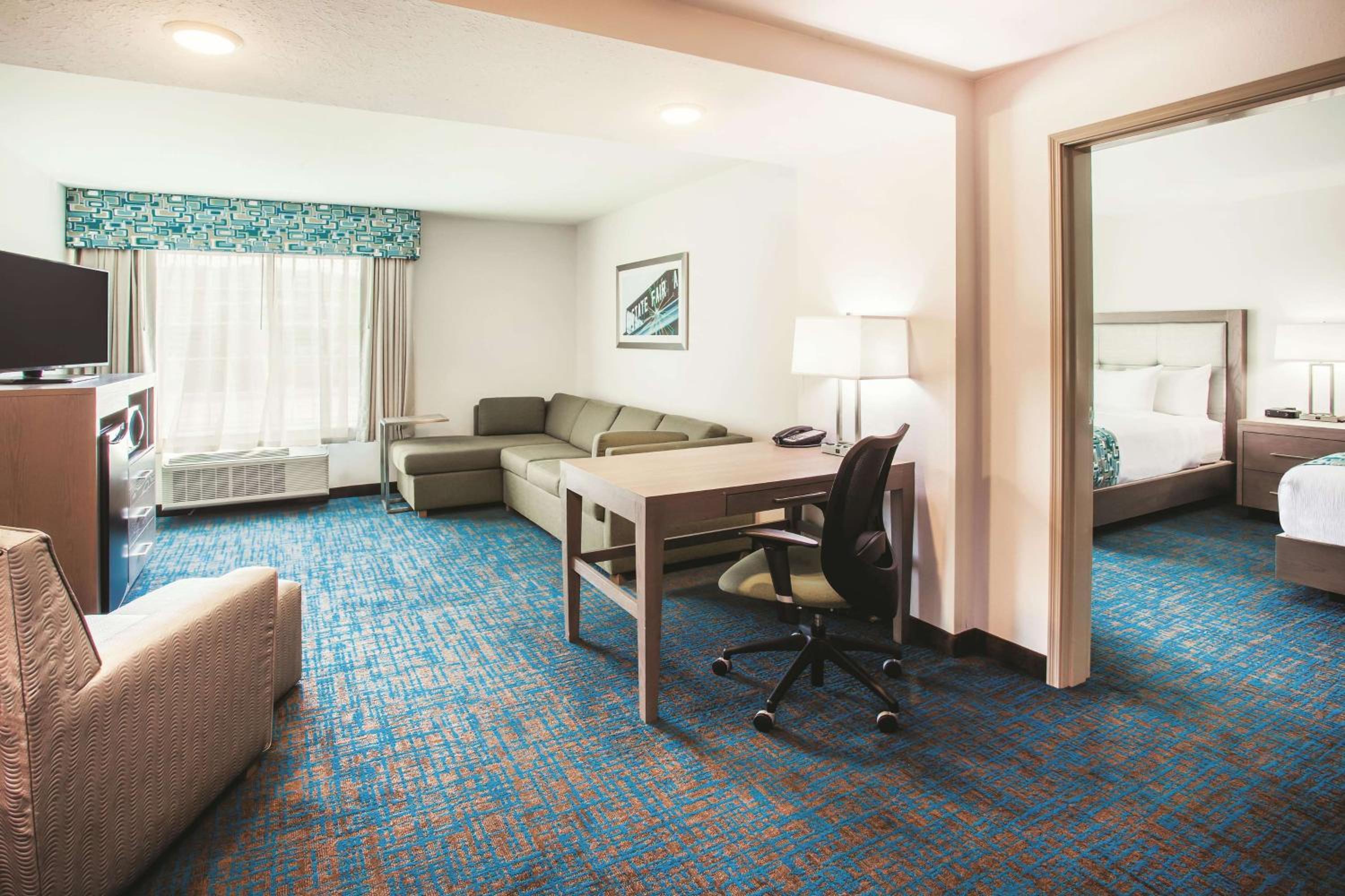 One Bedrooms Suite With Two Queen Beds - Non-Smoking photo 1