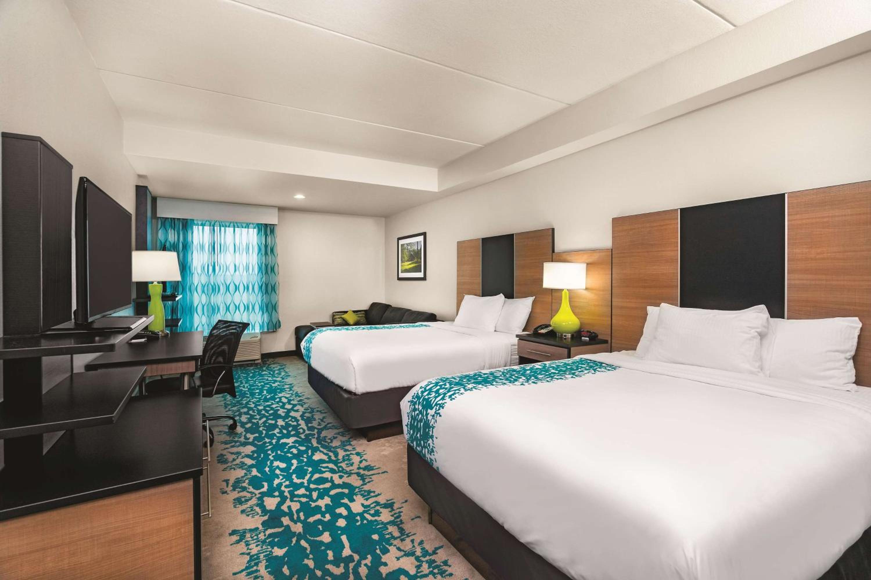 Deluxe Suite with Two Queen Beds - Non-Smoking