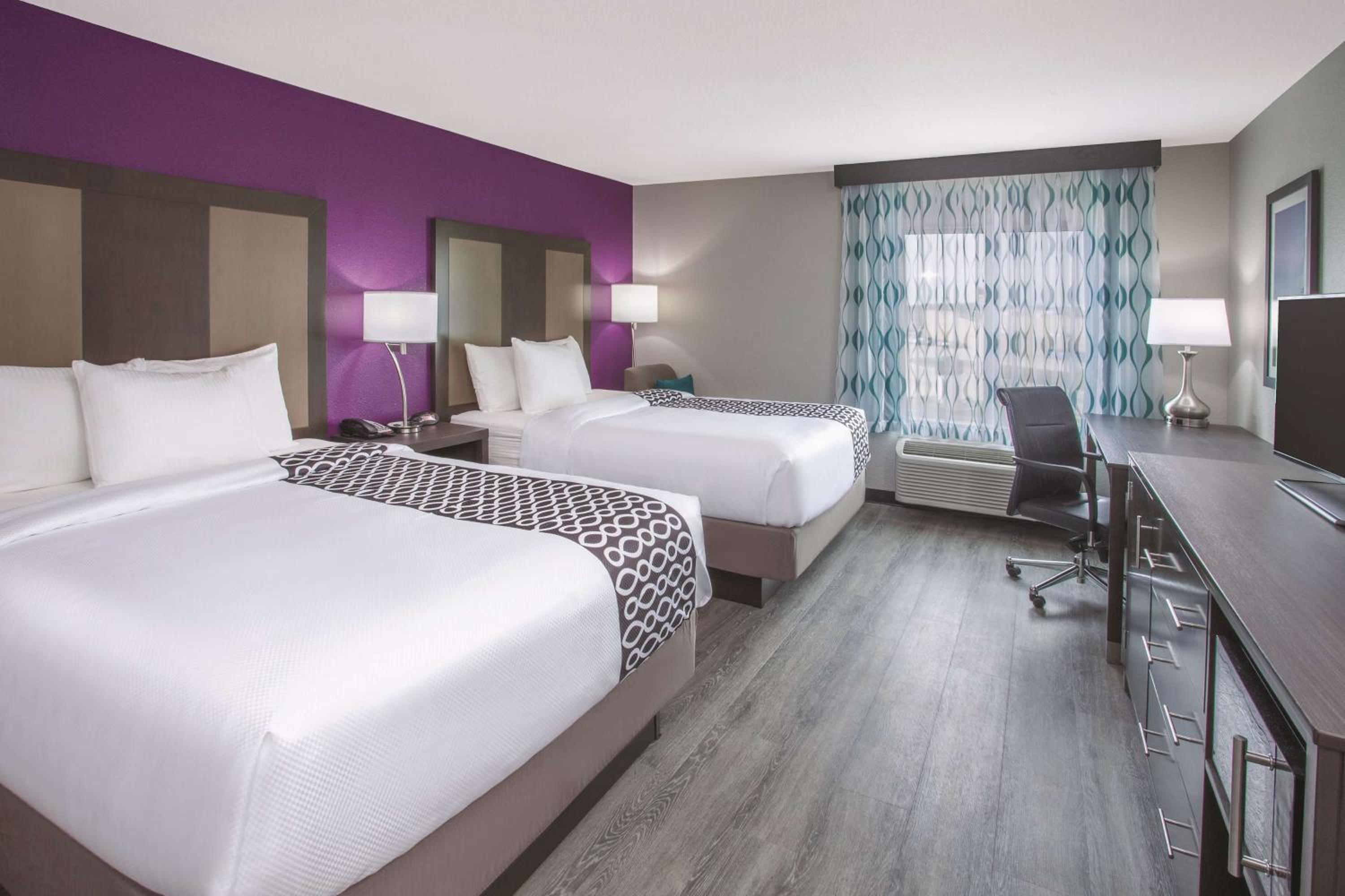 Queen Room with Two Queen Beds - Non-Smoking - Photo 1
