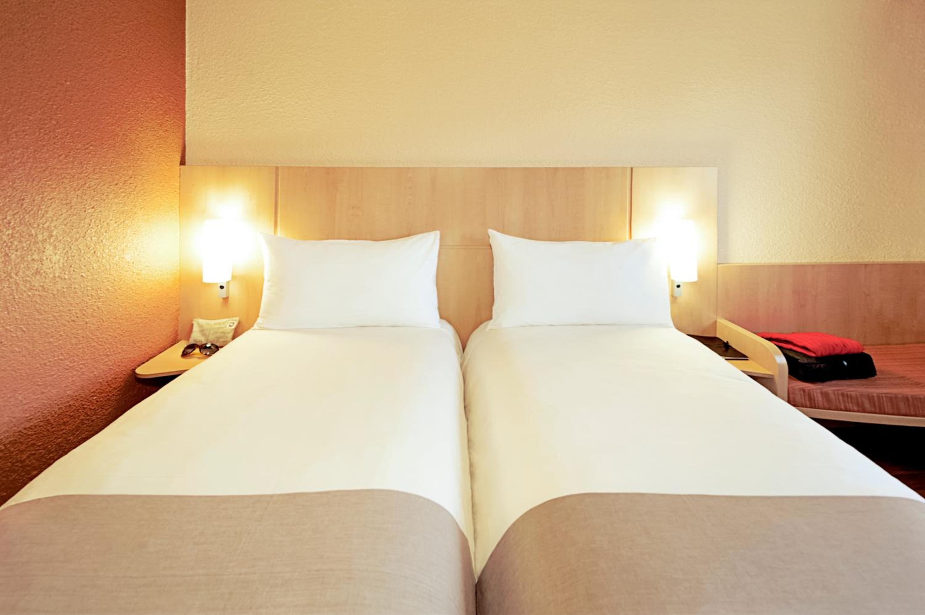 Twin Room - Photo 3
