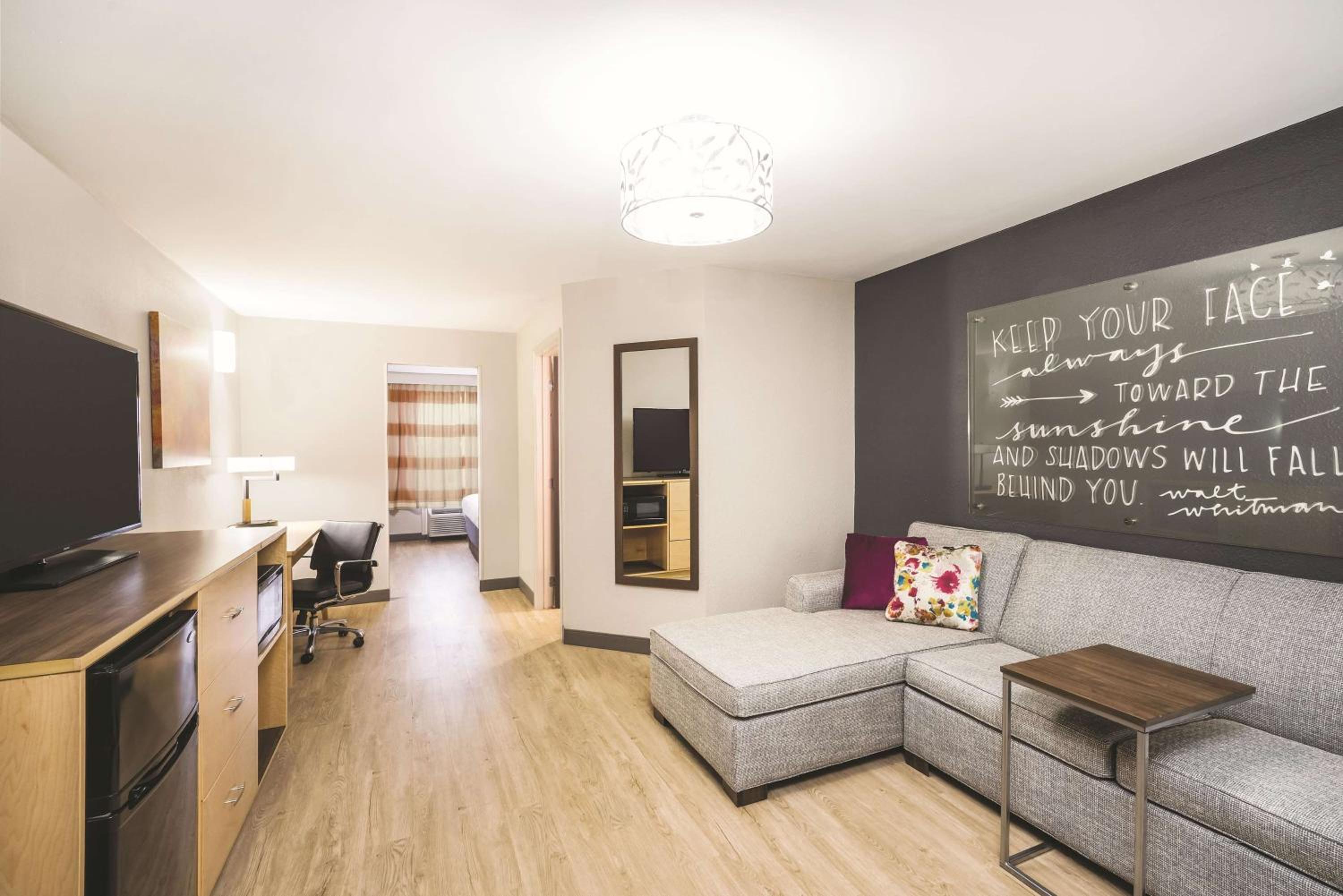 One-Bedroom King Suite with Sofa Bed - Non-Smoking photo 1