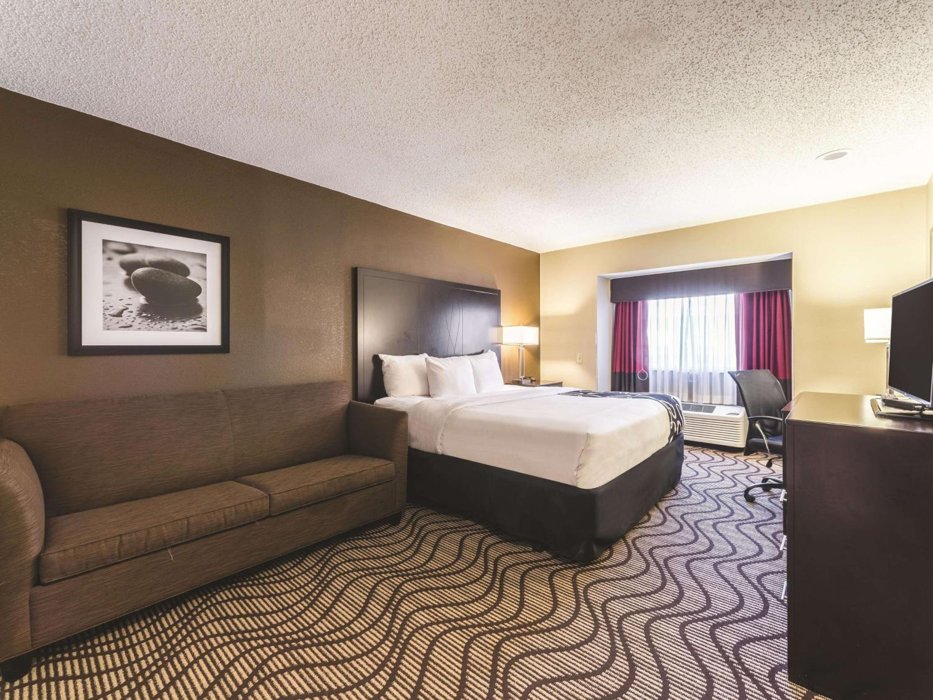 Deluxe King Room - Disability Access photo 3