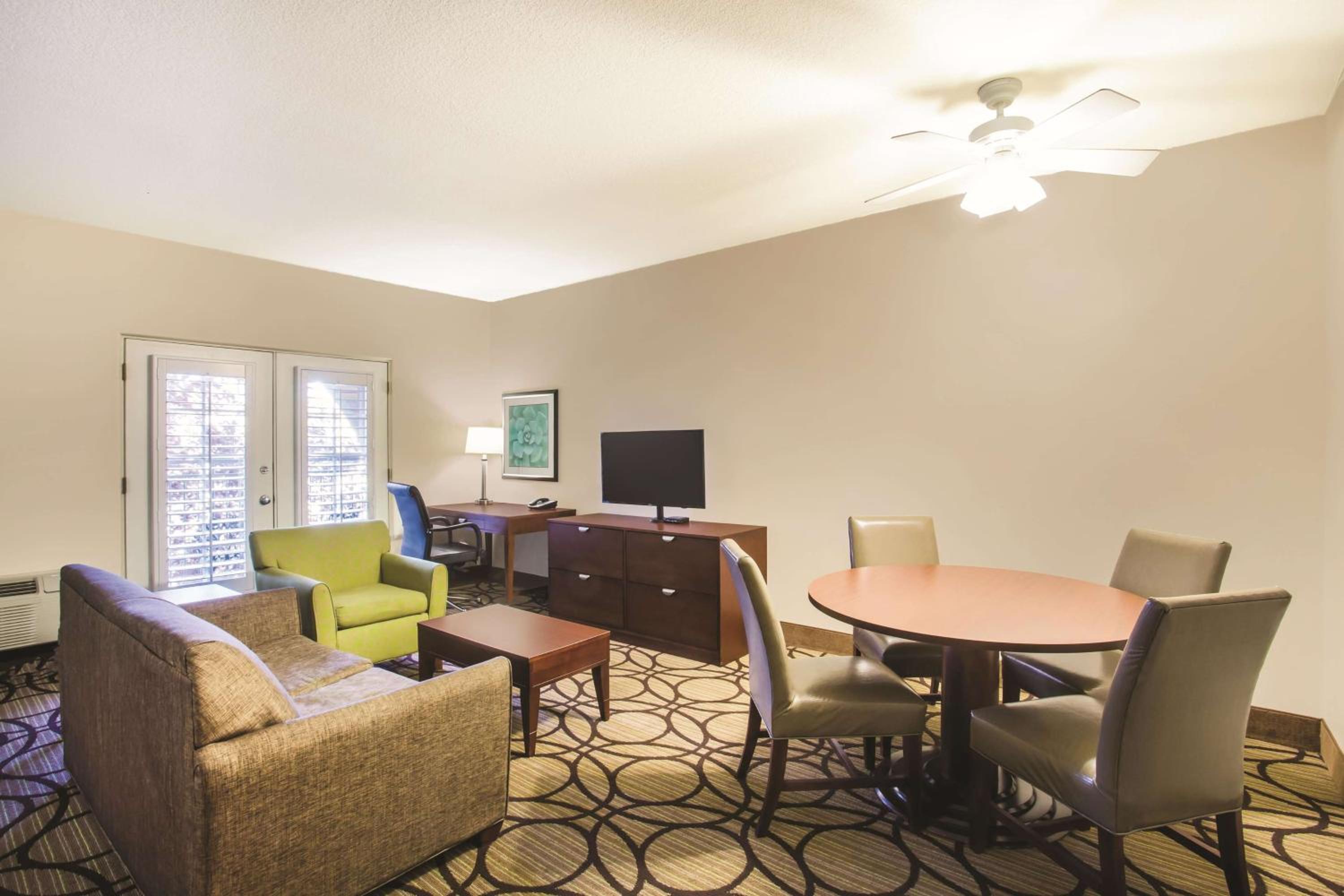 Deluxe Family Room - Non-Smoking - Photo 4